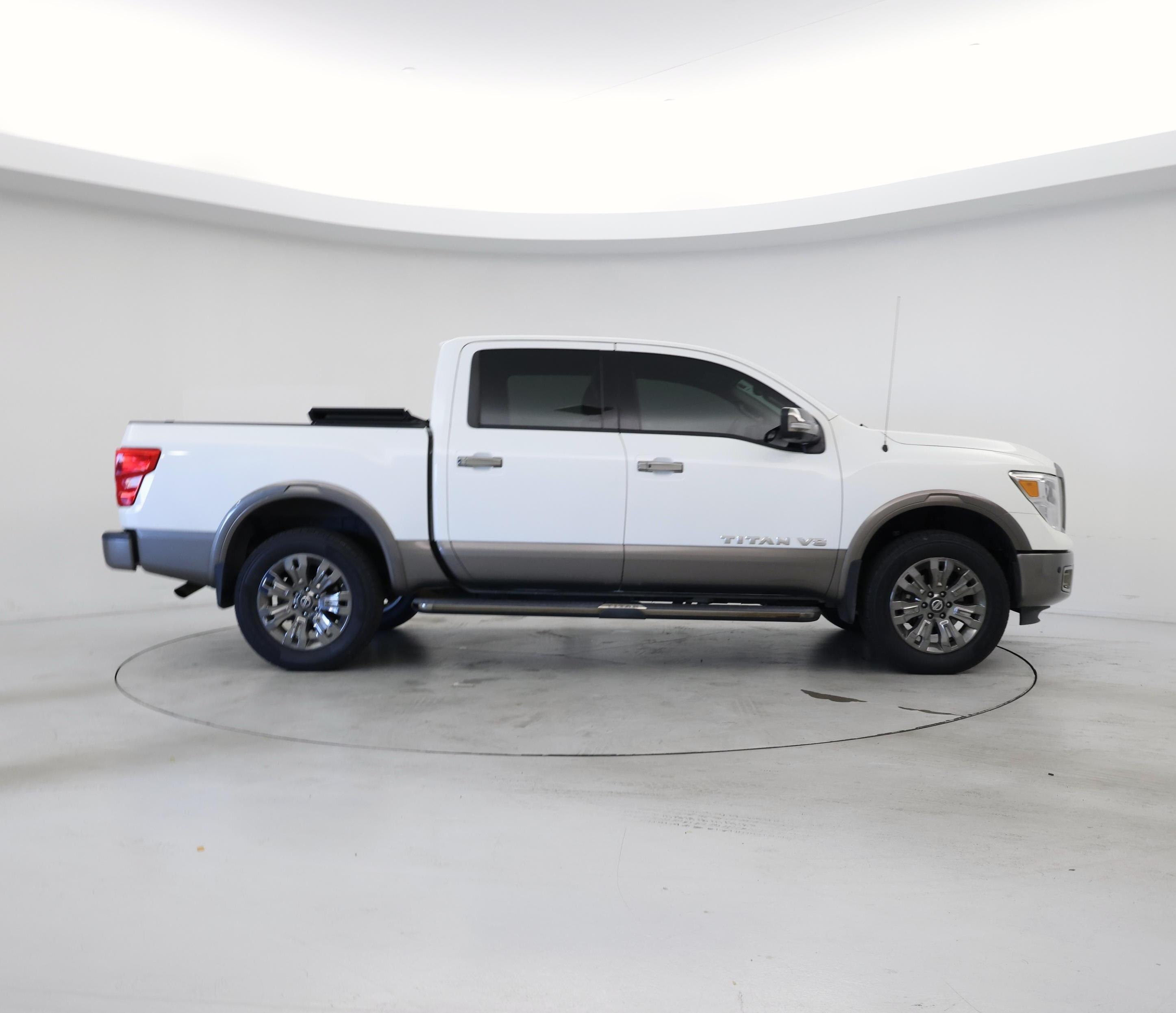 Thumbnail: 2019 Nissan Titan - 7