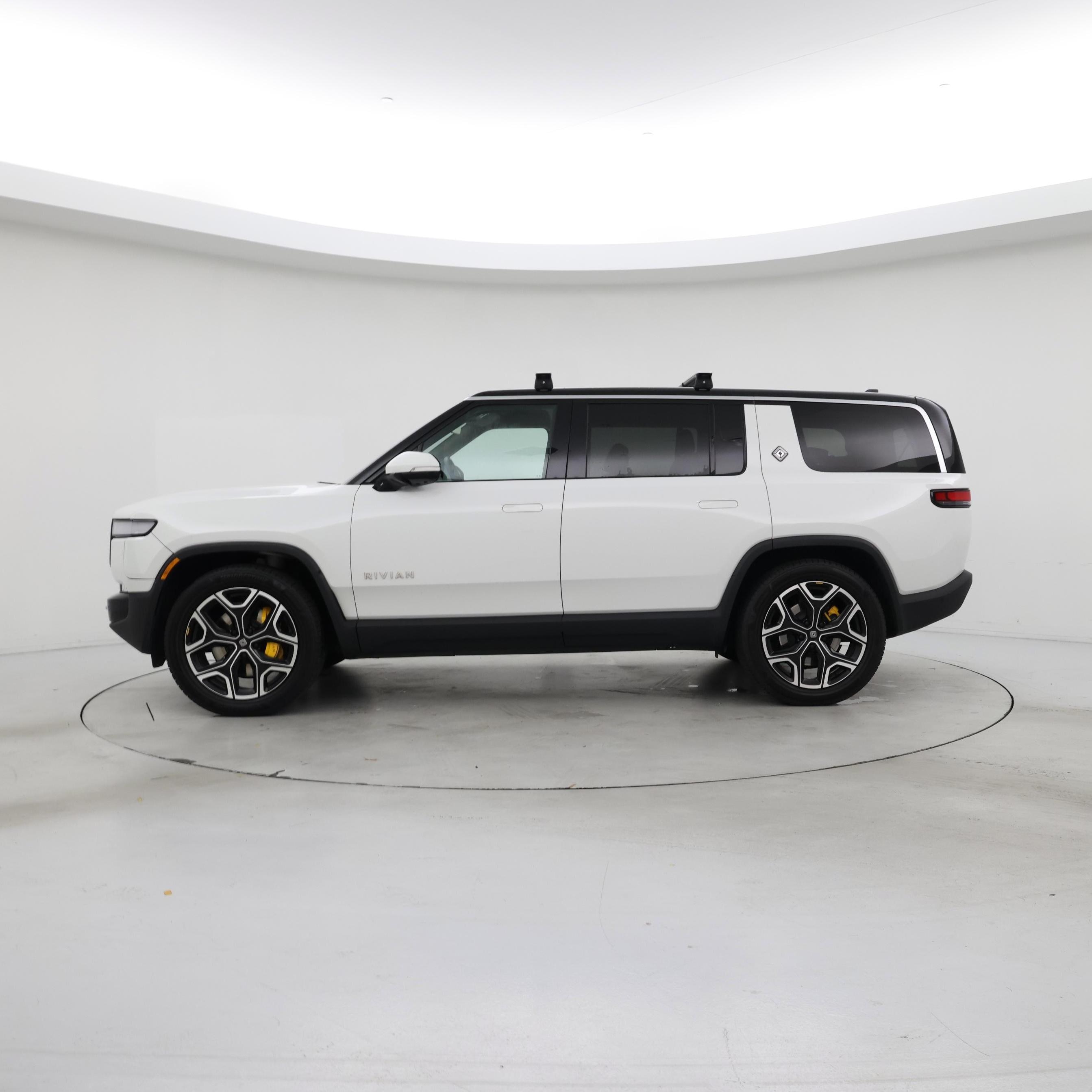 Thumbnail: 2023 Rivian R1S - 3