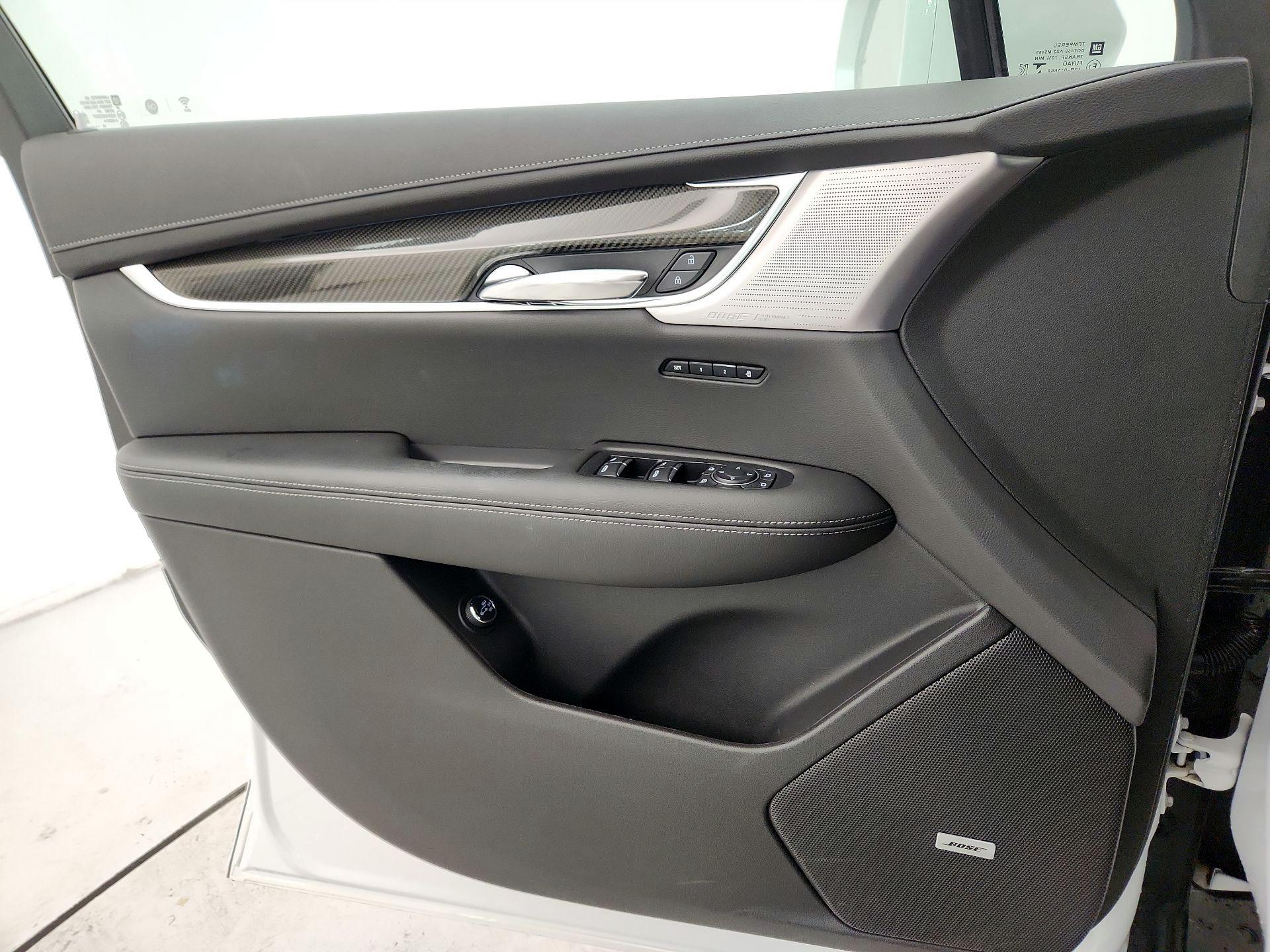 Thumbnail: 2020 Cadillac XT6 - 12