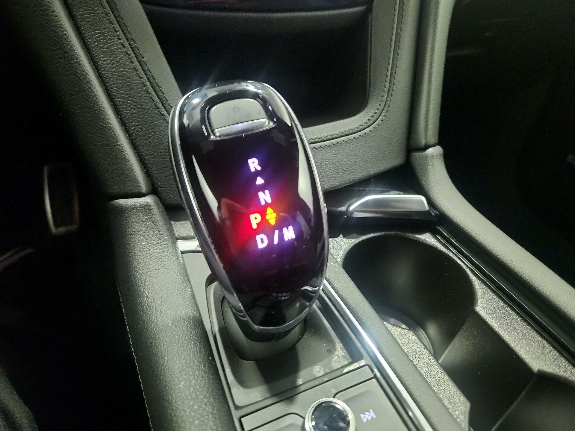 Thumbnail: 2020 Cadillac XT6 - 17