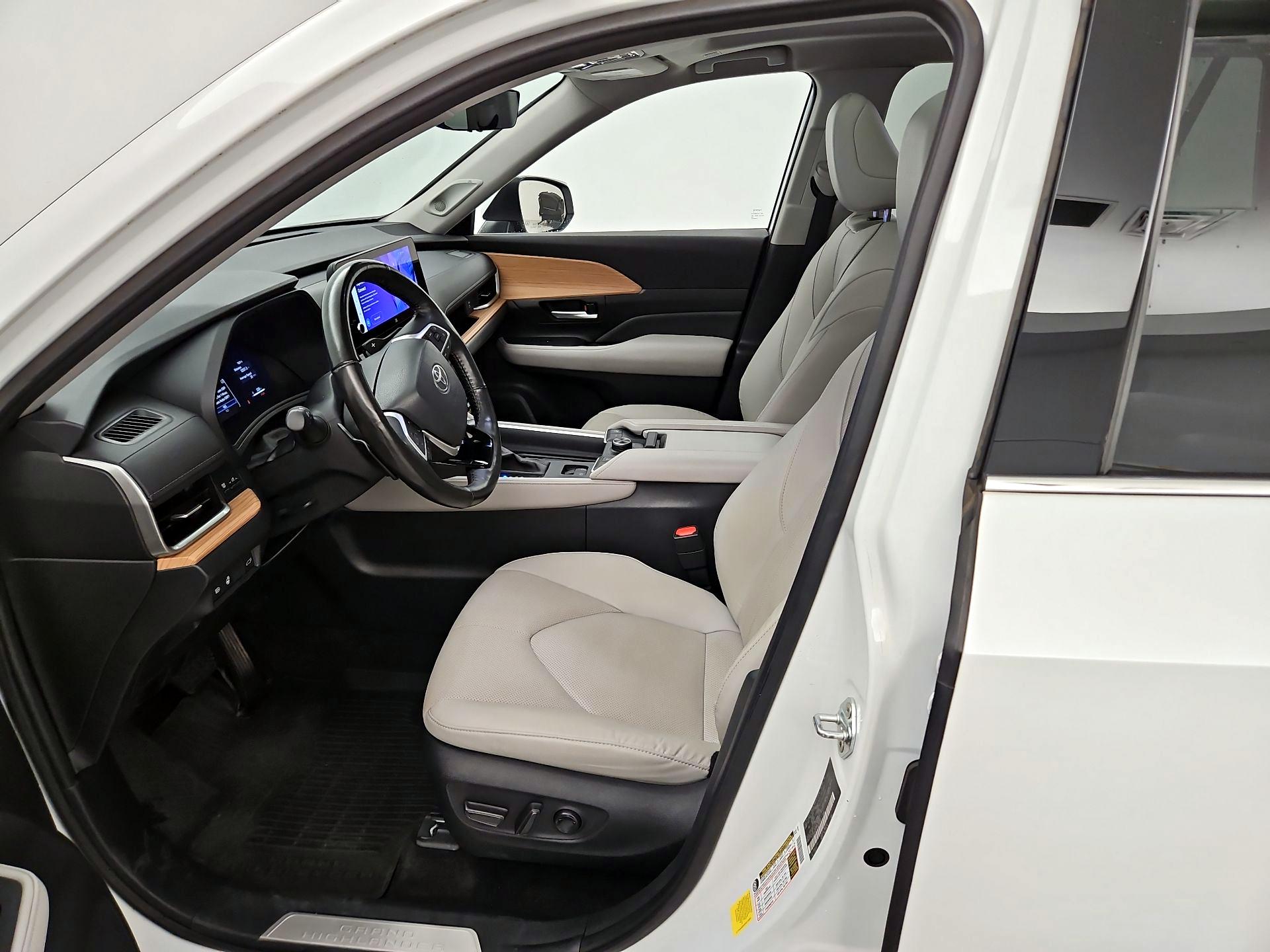 Thumbnail: 2024 Toyota Grand Highlander - 11