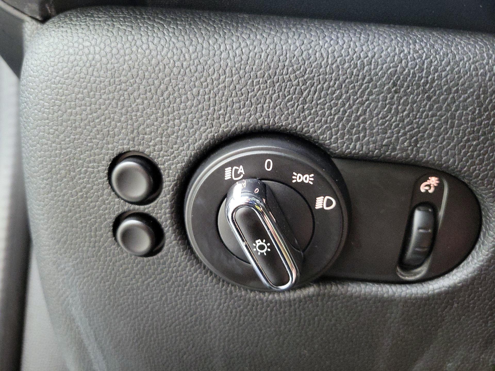 Thumbnail: 2015 MINI Cooper Hardtop - 13