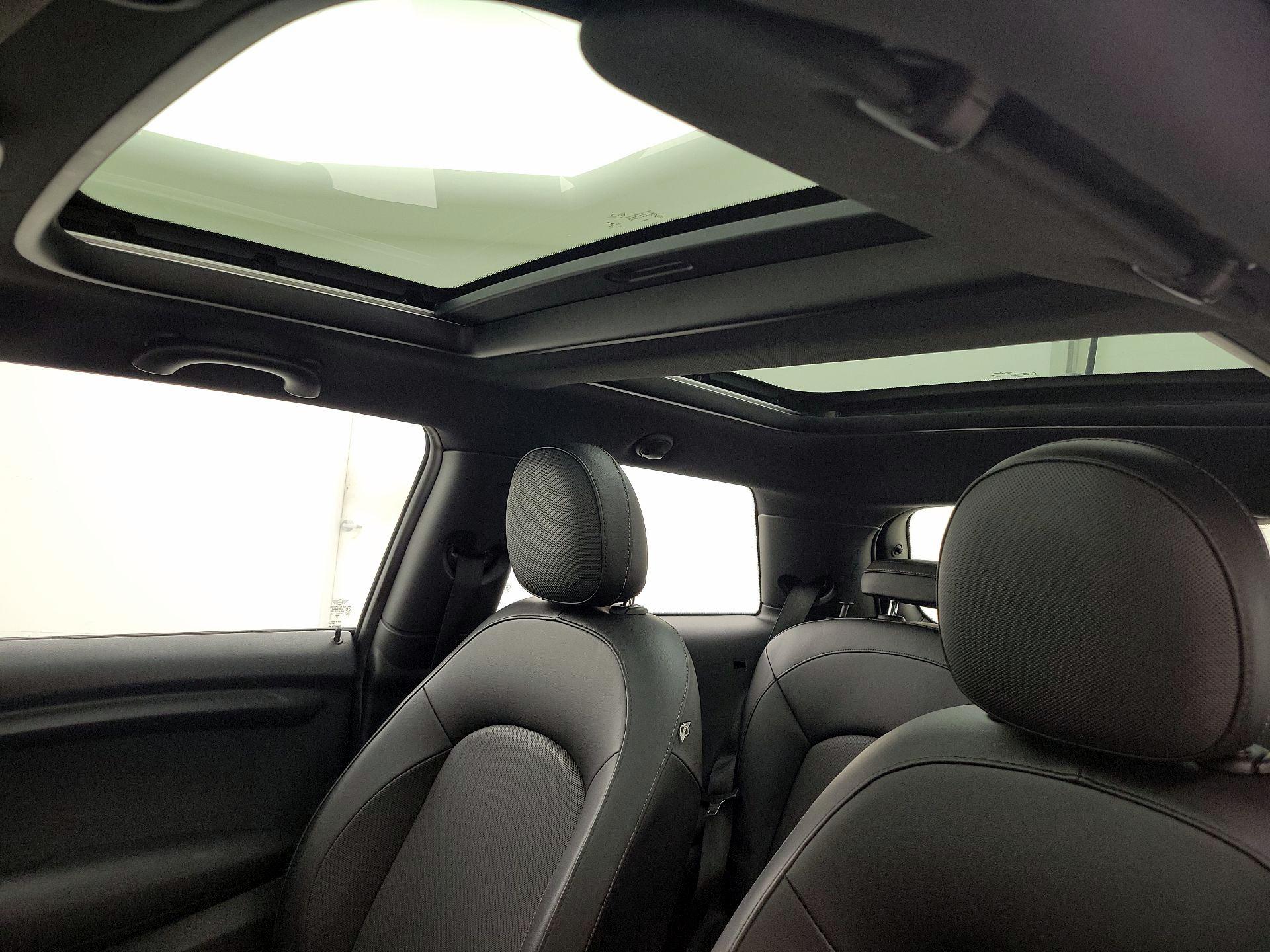 Thumbnail: 2015 MINI Cooper Hardtop - 18