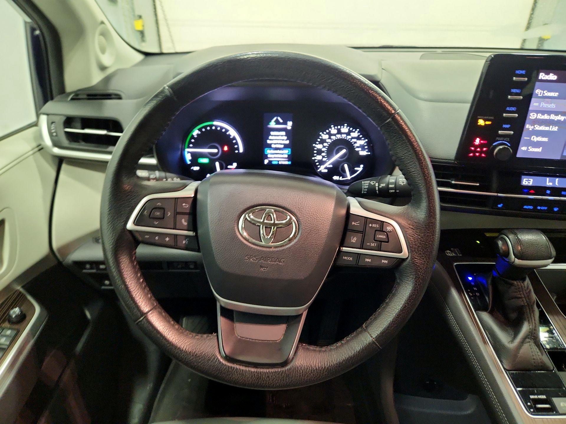 Thumbnail: 2021 Toyota Sienna - 10