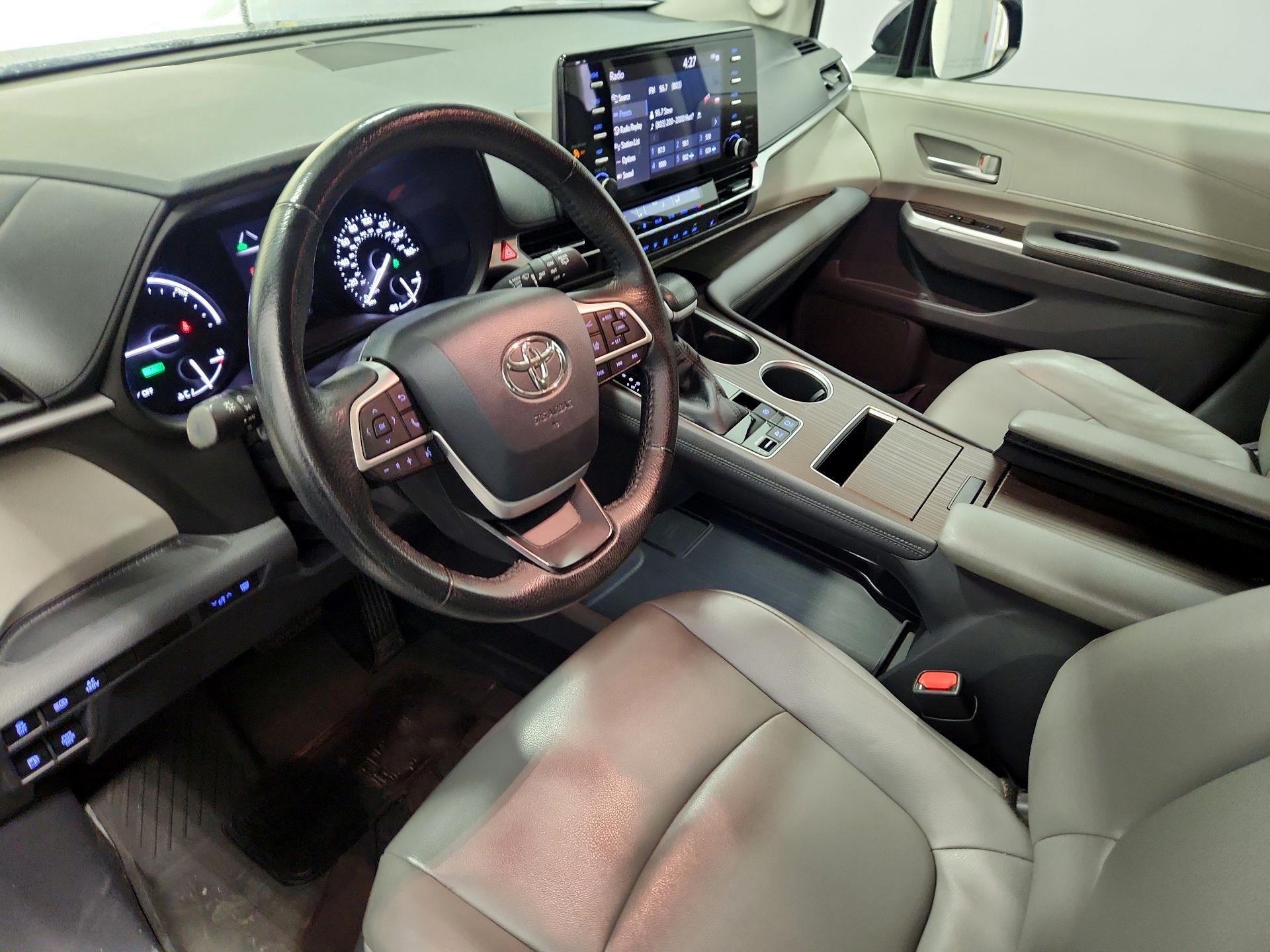 Thumbnail: 2021 Toyota Sienna - 11