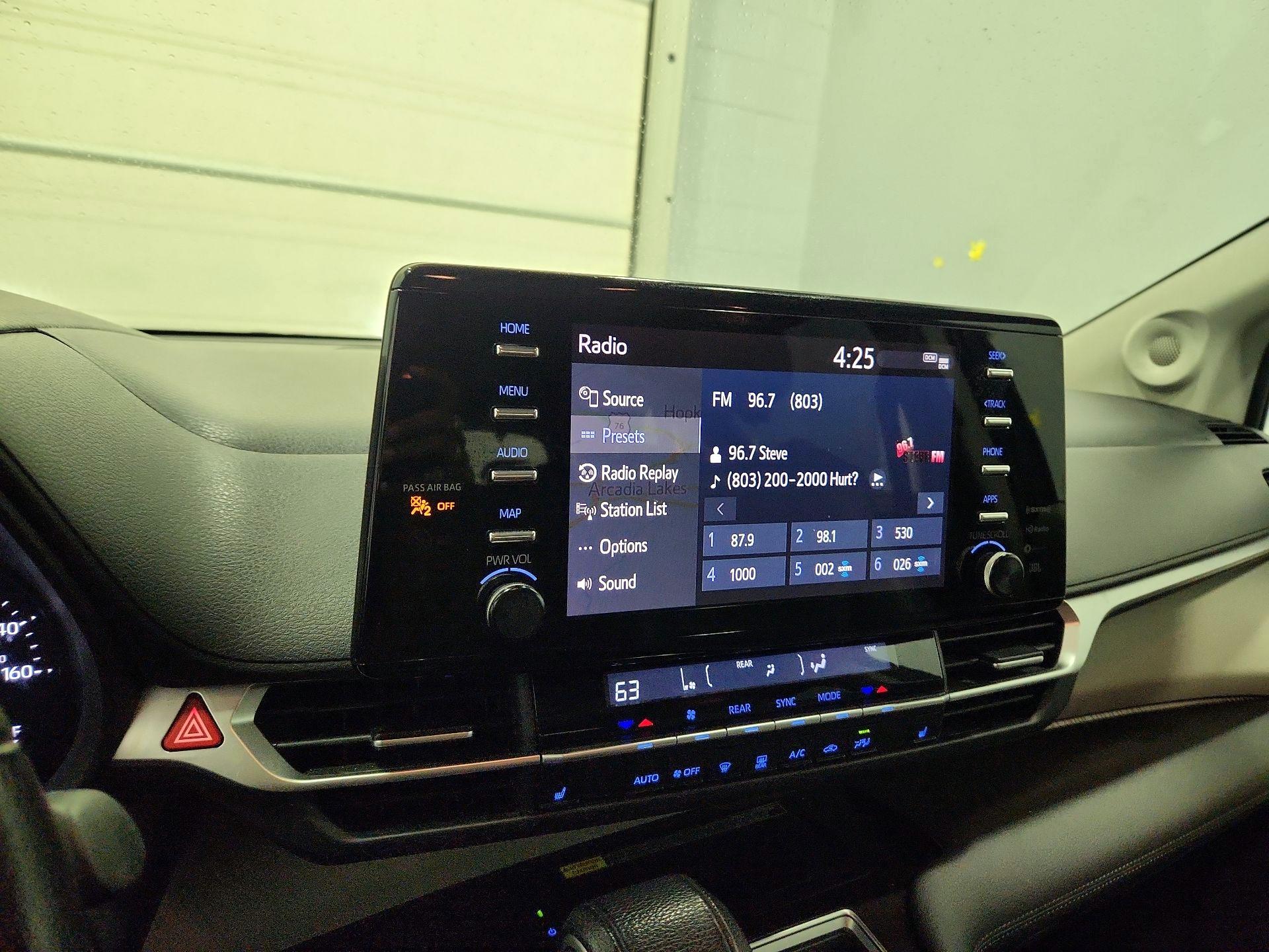 Thumbnail: 2021 Toyota Sienna - 15