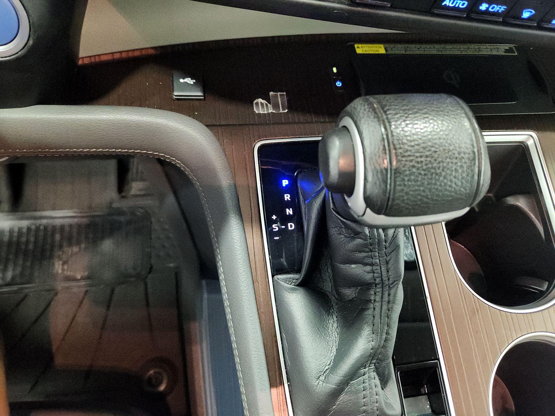 Thumbnail: 2021 Toyota Sienna - 17