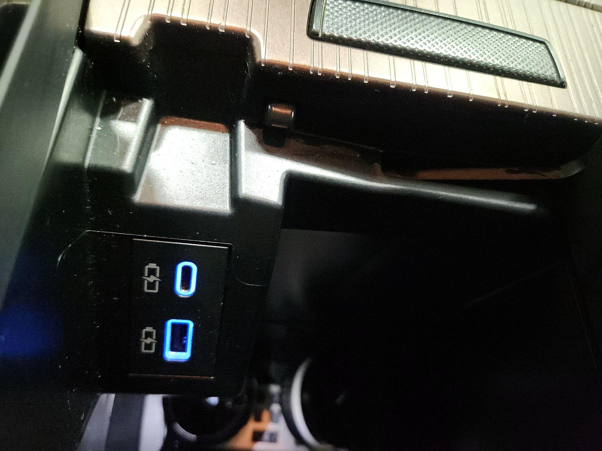 Thumbnail: 2021 Toyota Sienna - 18
