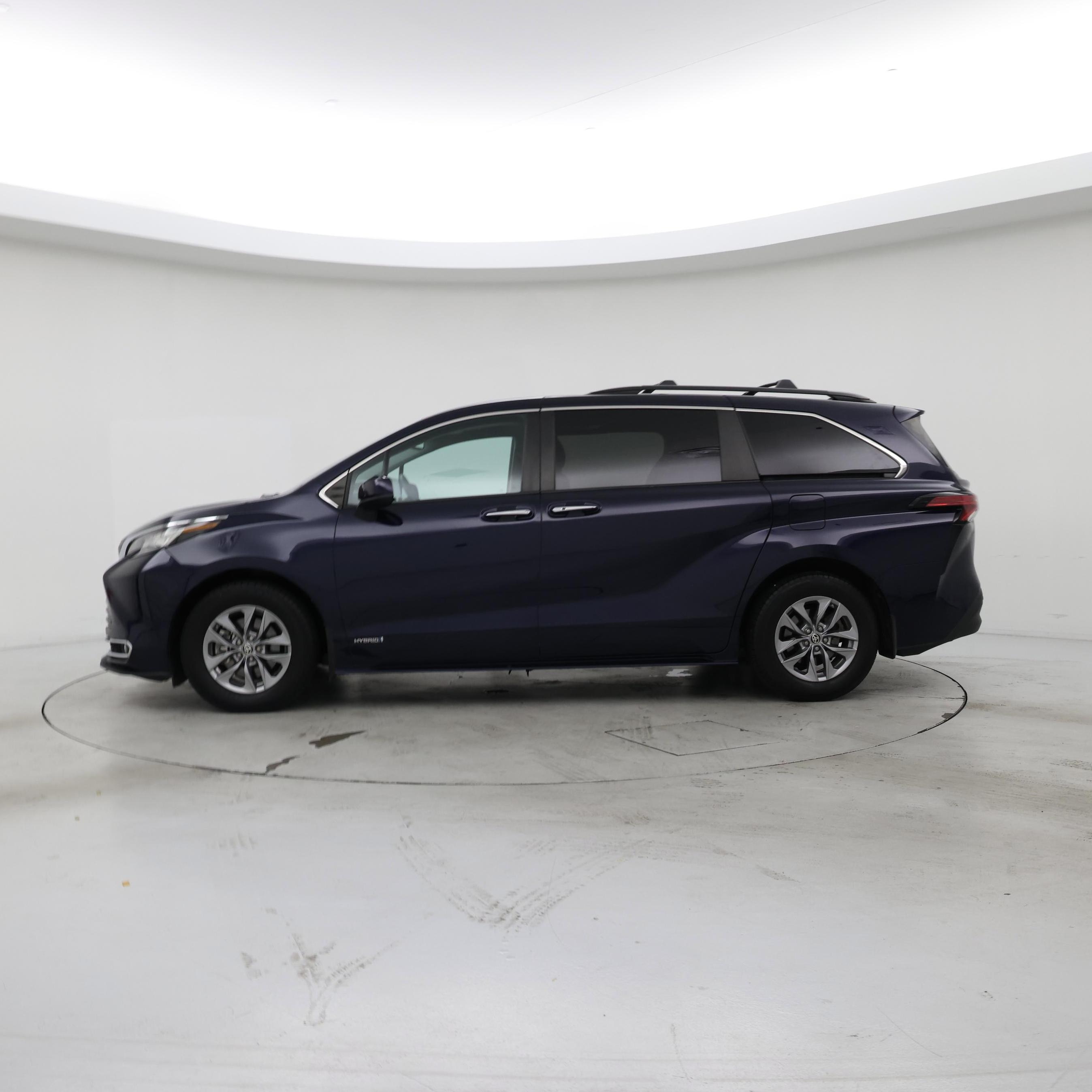 Thumbnail: 2021 Toyota Sienna - 3