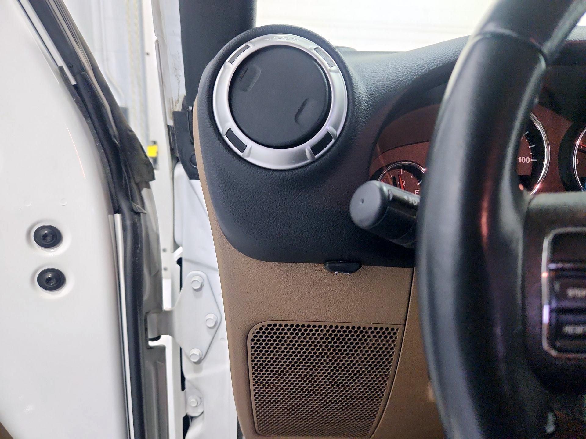 Thumbnail: 2018 Jeep Wrangler - 13