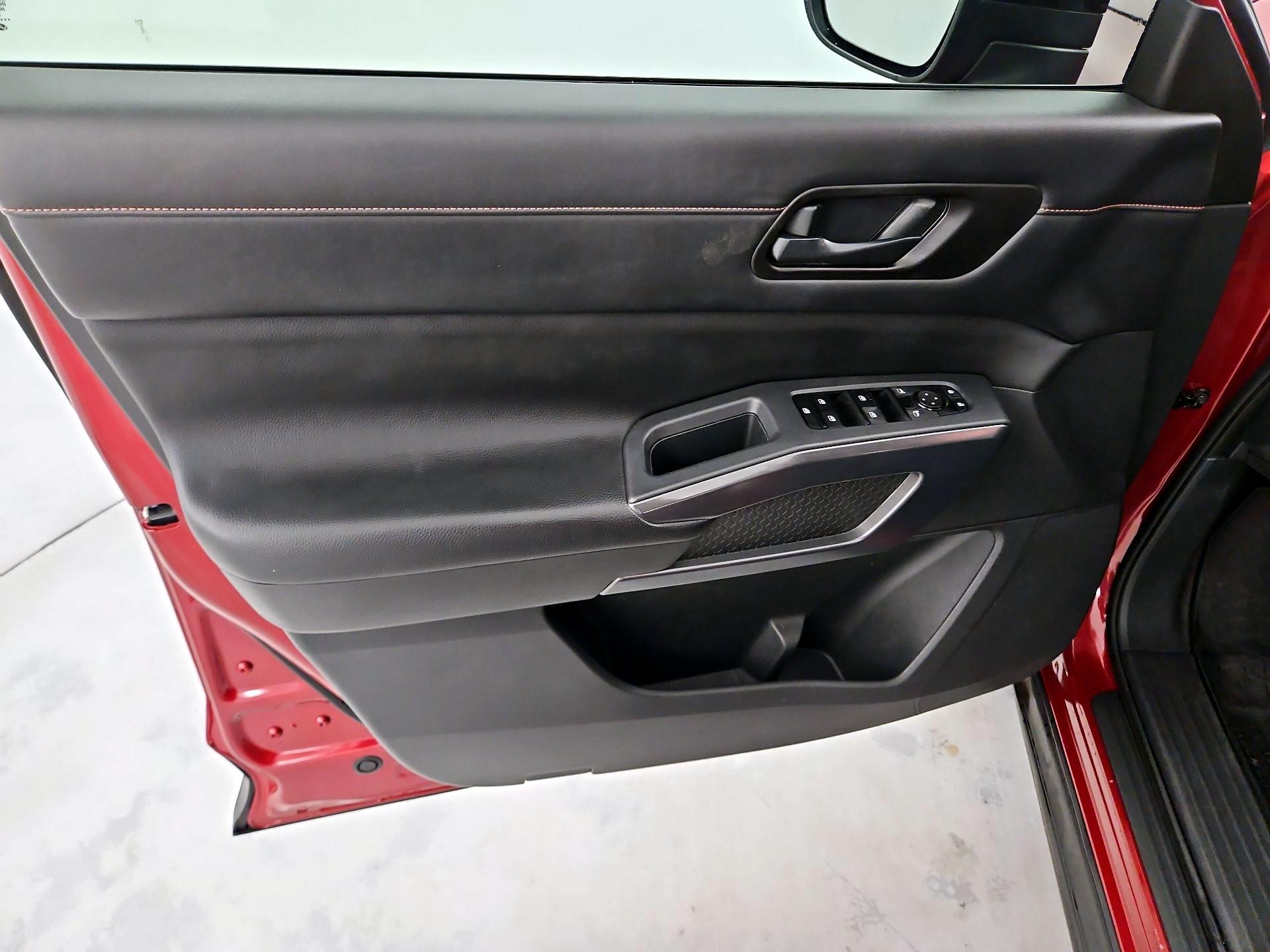 Thumbnail: 2023 Nissan Pathfinder - 12