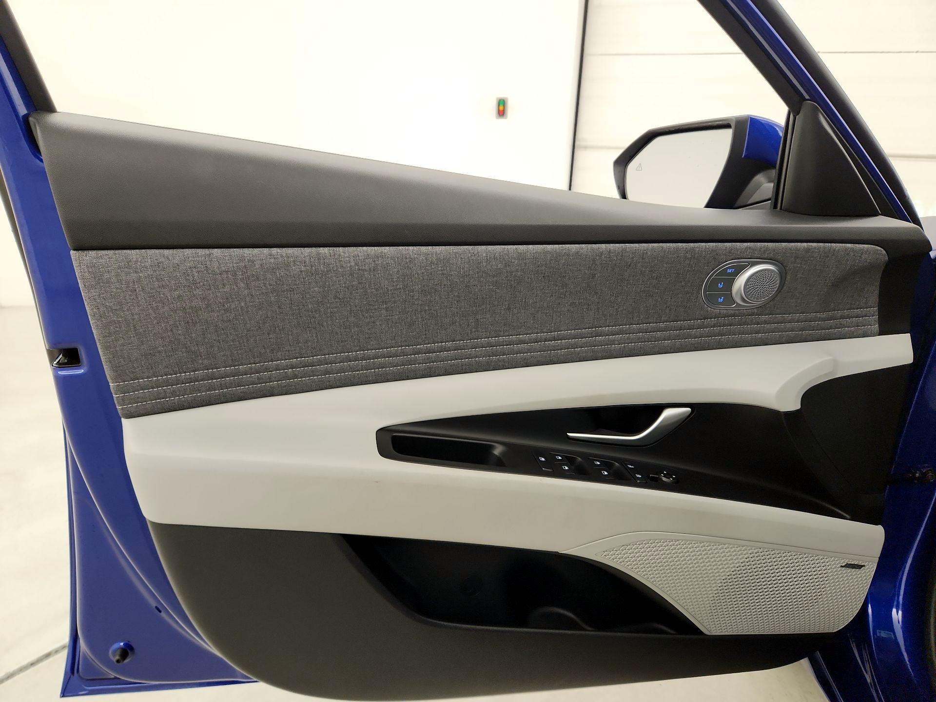 Thumbnail: 2023 Hyundai Elantra - 12