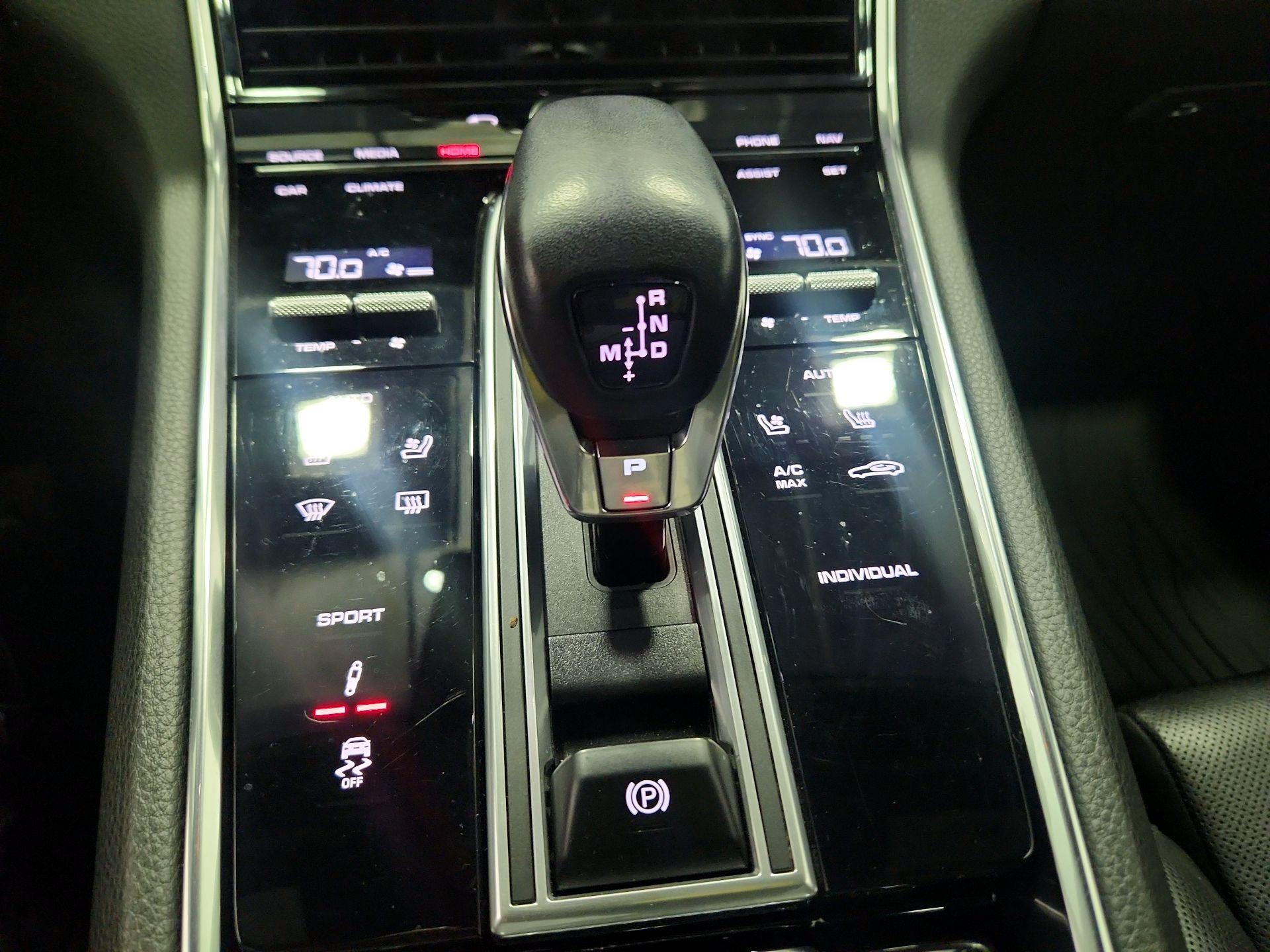 Thumbnail: 2020 Porsche Panamera - 17