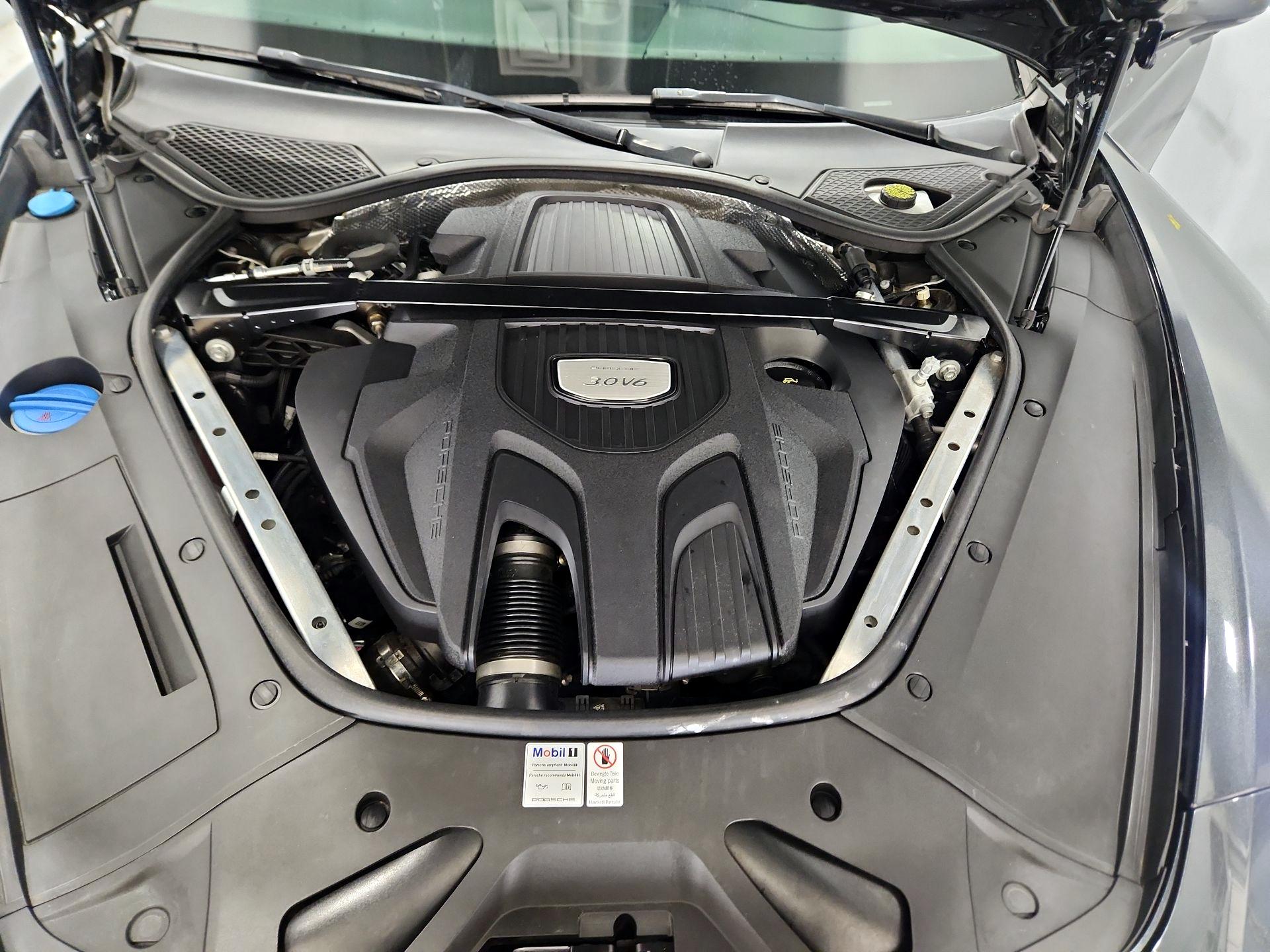 Thumbnail: 2020 Porsche Panamera - 20