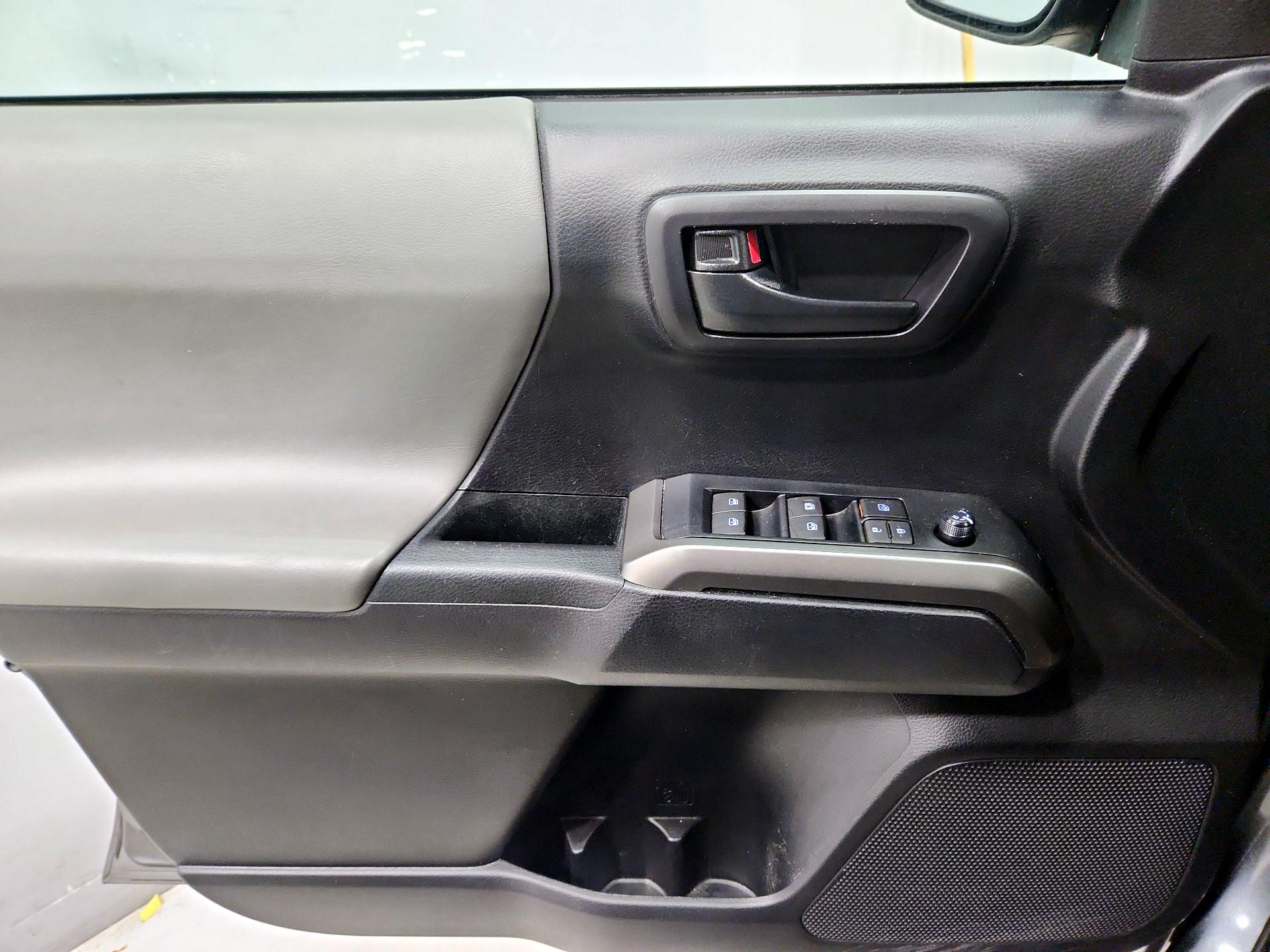 Thumbnail: 2021 Toyota Tacoma - 12