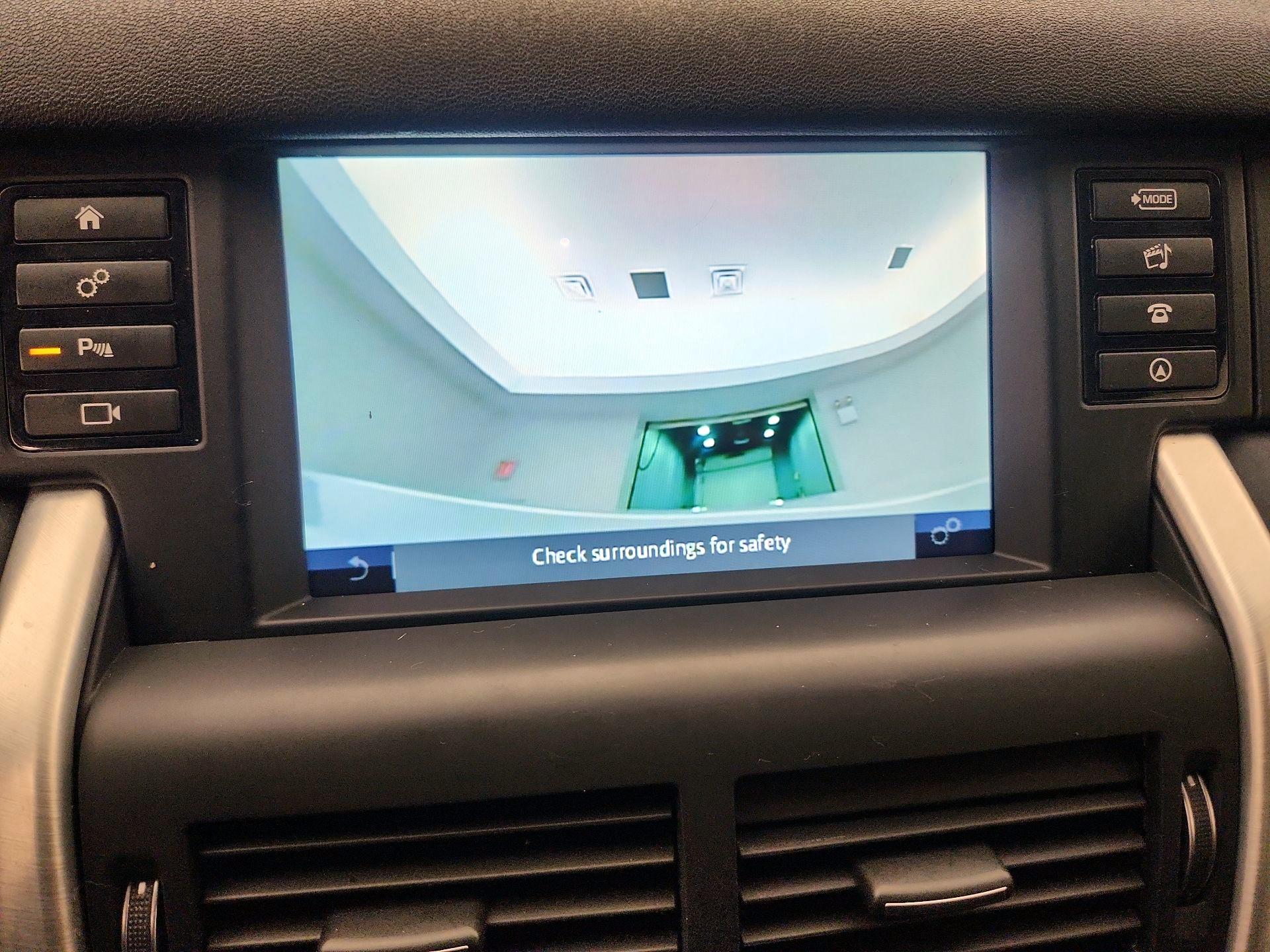 Thumbnail: 2019 Land Rover Discovery Sport - 14