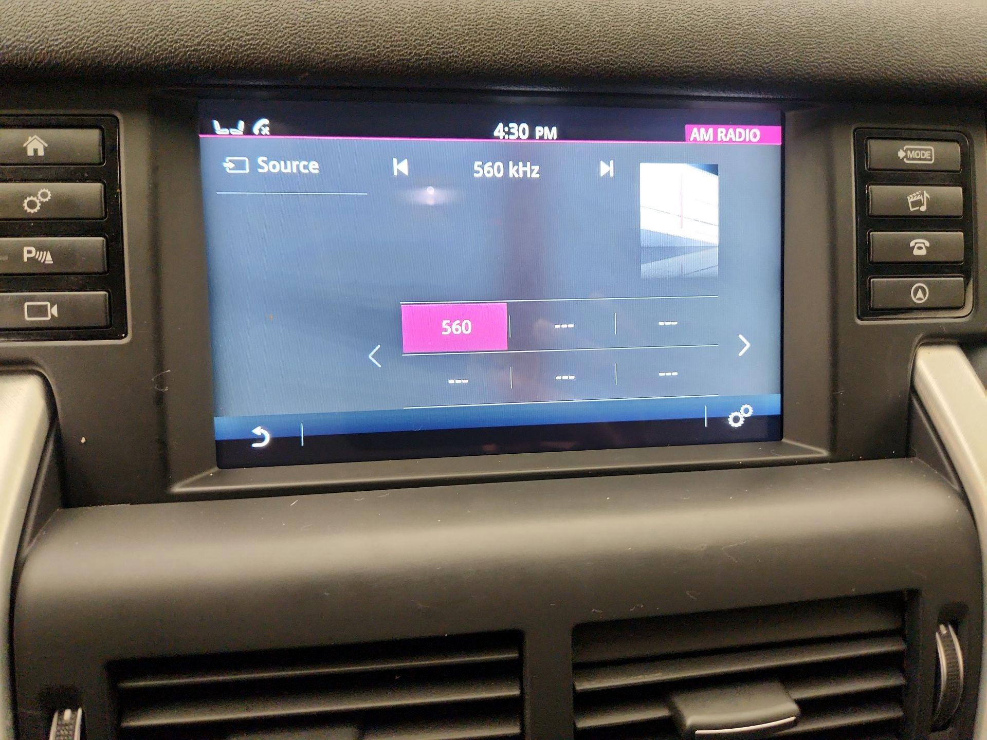 Thumbnail: 2019 Land Rover Discovery Sport - 15