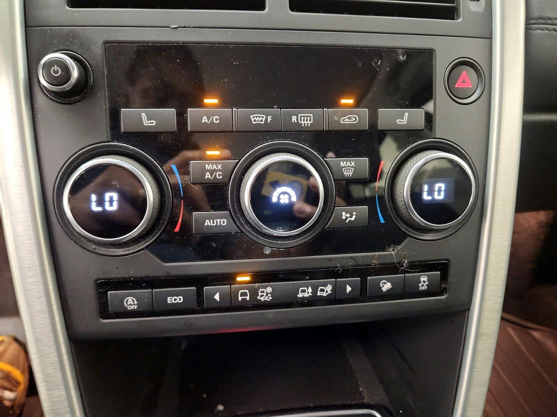 Thumbnail: 2019 Land Rover Discovery Sport - 16