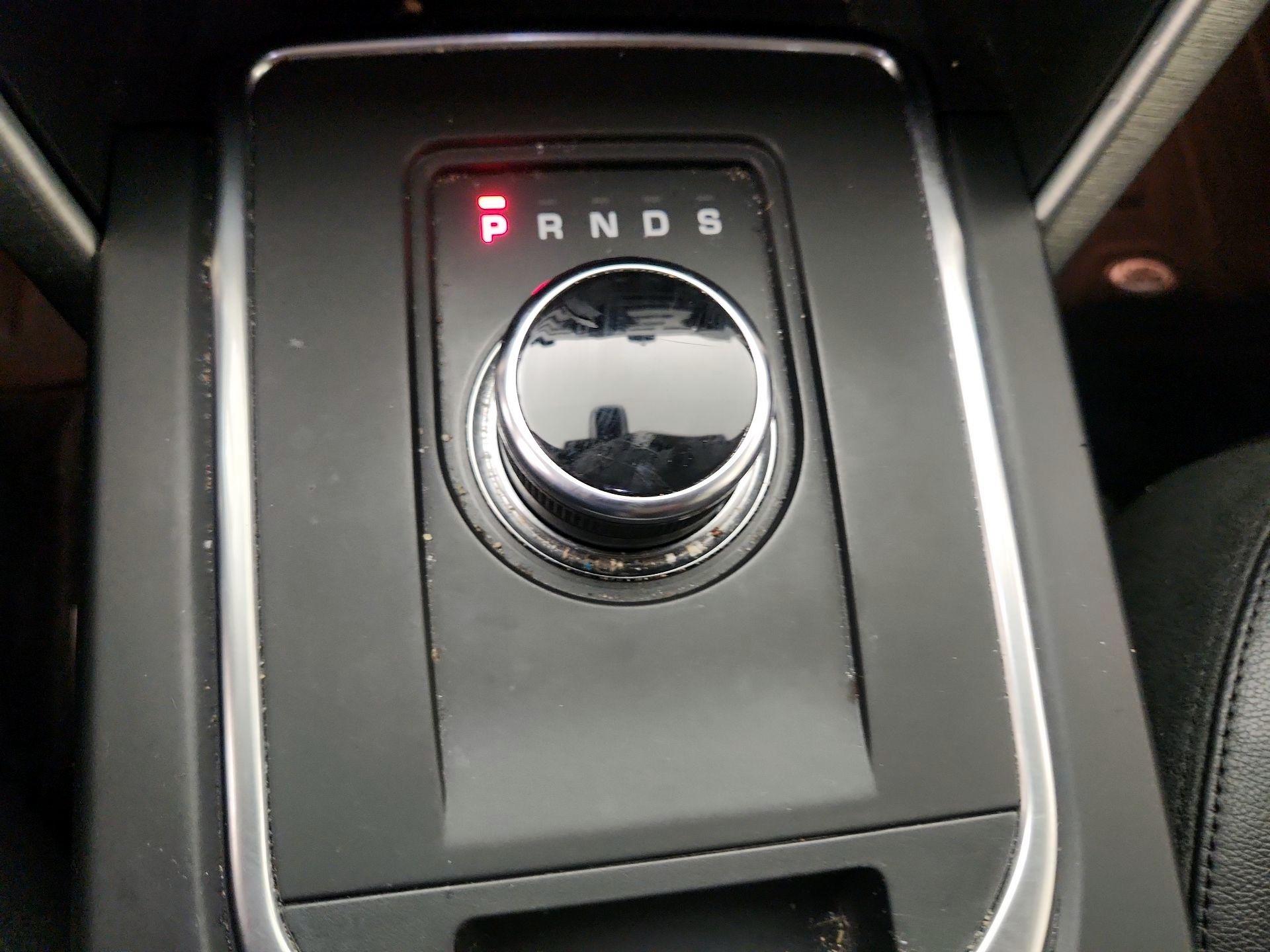 Thumbnail: 2019 Land Rover Discovery Sport - 17