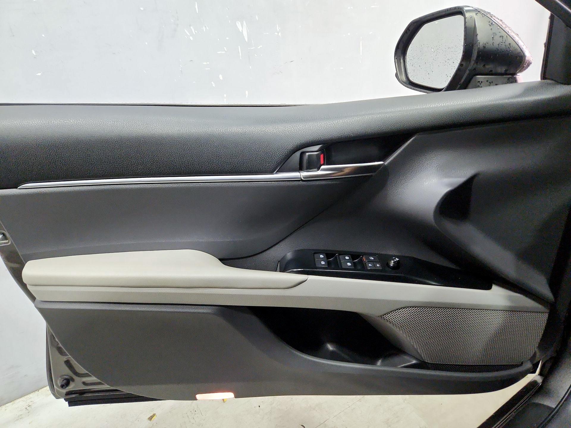 Thumbnail: 2019 Toyota Camry - 12