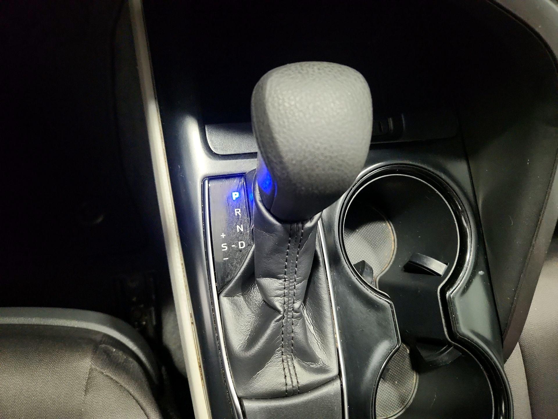 Thumbnail: 2019 Toyota Camry - 17