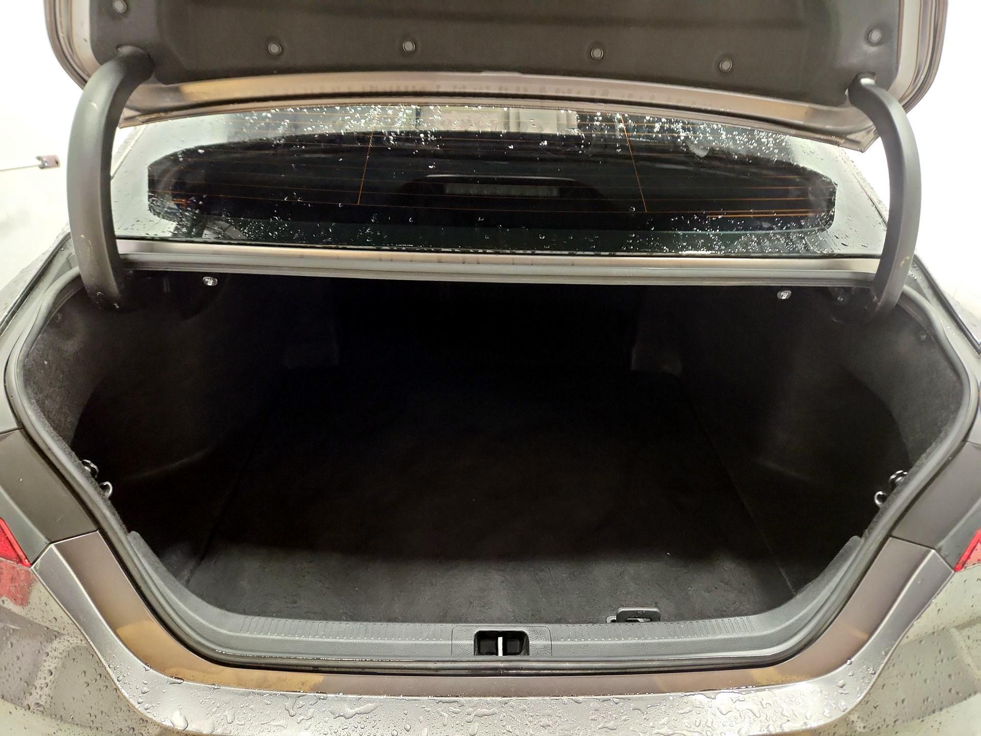 Thumbnail: 2019 Toyota Camry - 20