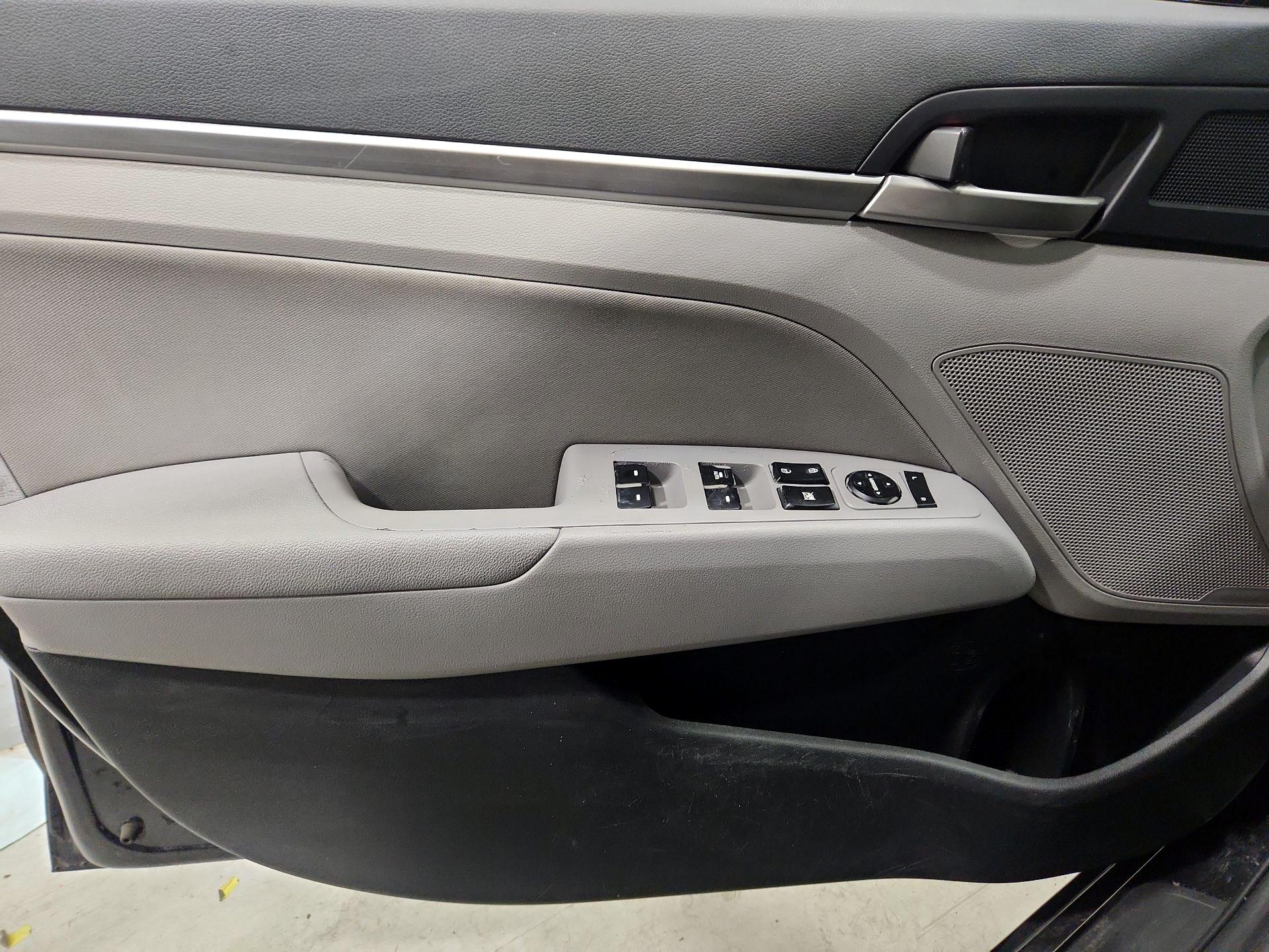 Thumbnail: 2020 Hyundai Elantra - 12