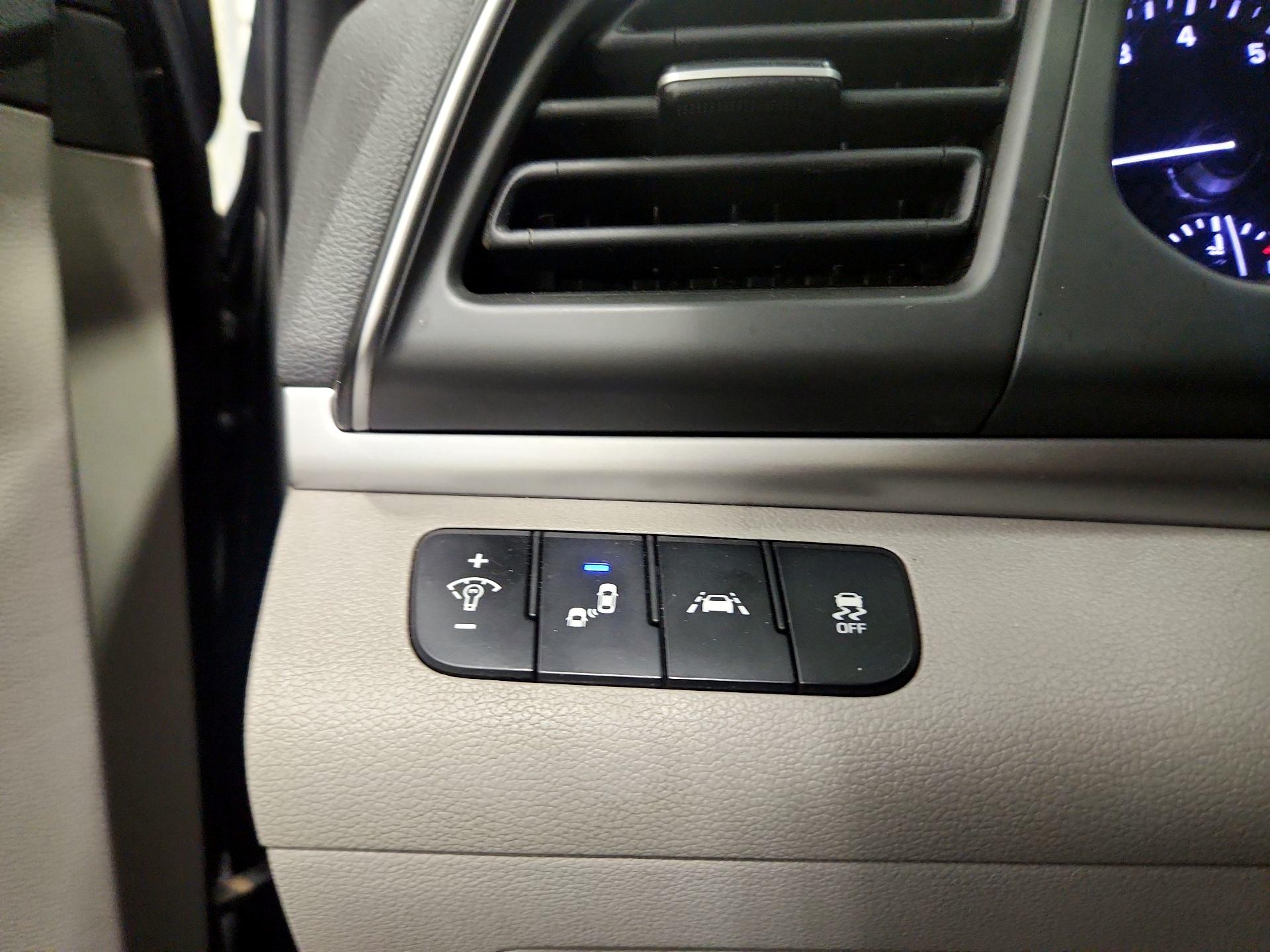 Thumbnail: 2020 Hyundai Elantra - 13