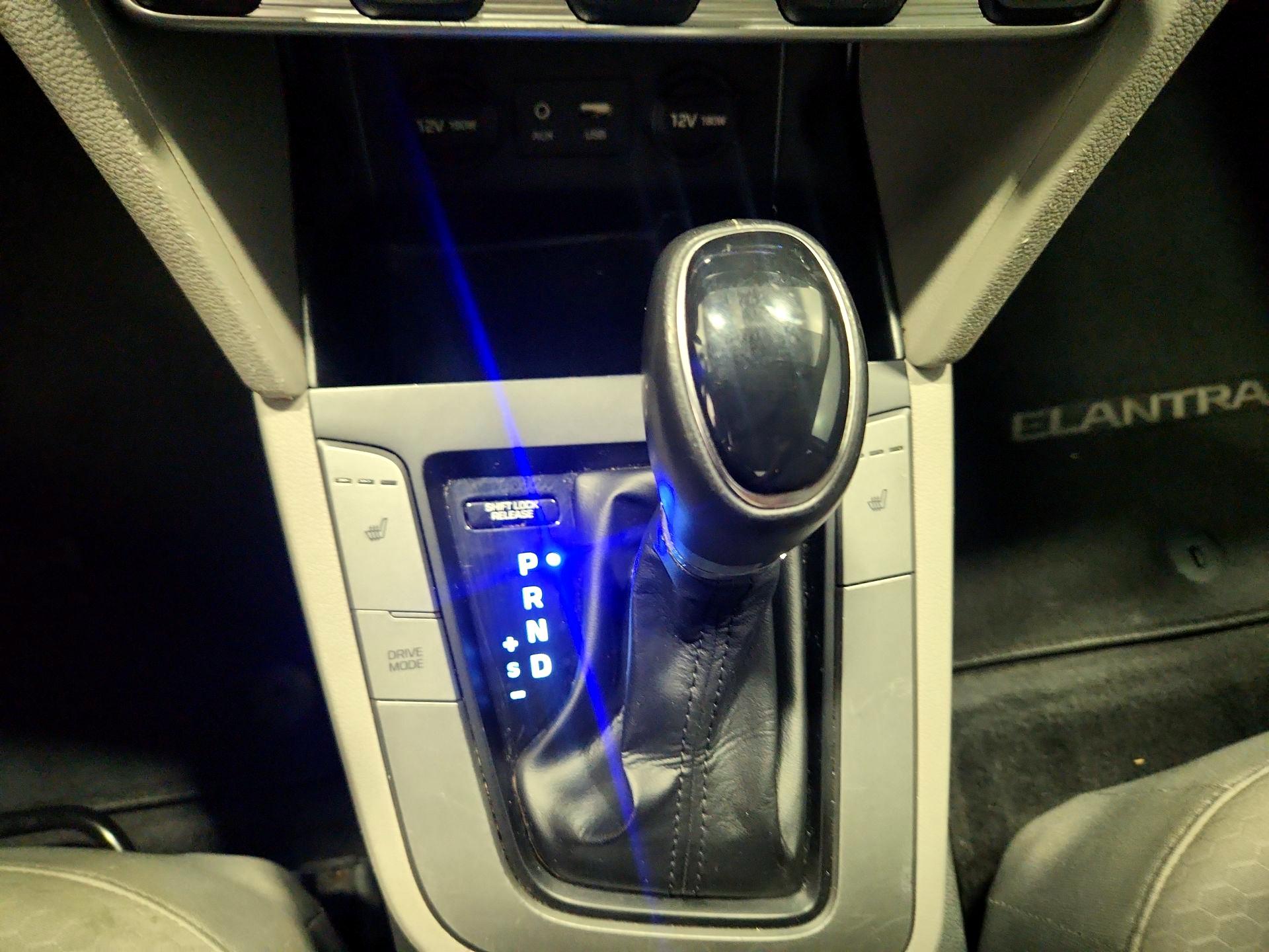 Thumbnail: 2020 Hyundai Elantra - 17