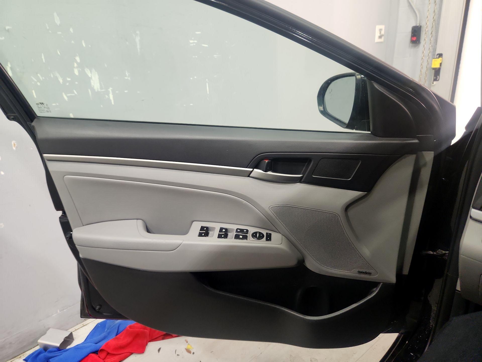 Thumbnail: 2017 Hyundai Elantra - 12