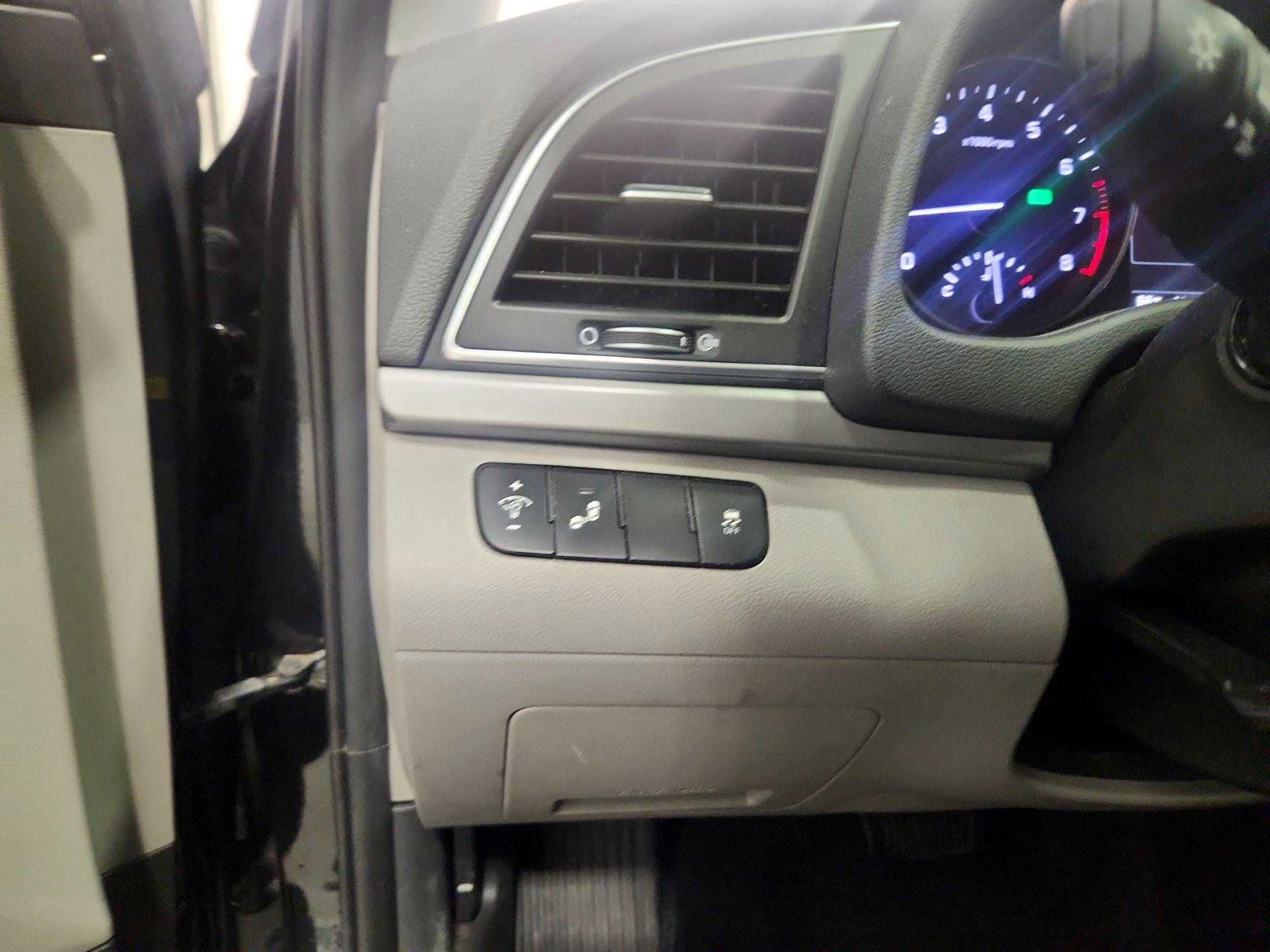 Thumbnail: 2017 Hyundai Elantra - 13