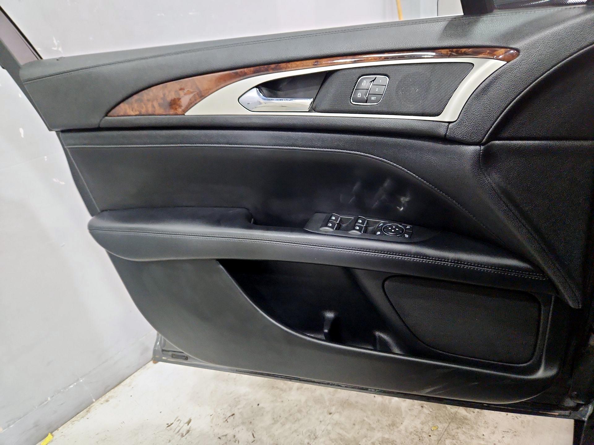 Thumbnail: 2017 Lincoln MKZ - 12