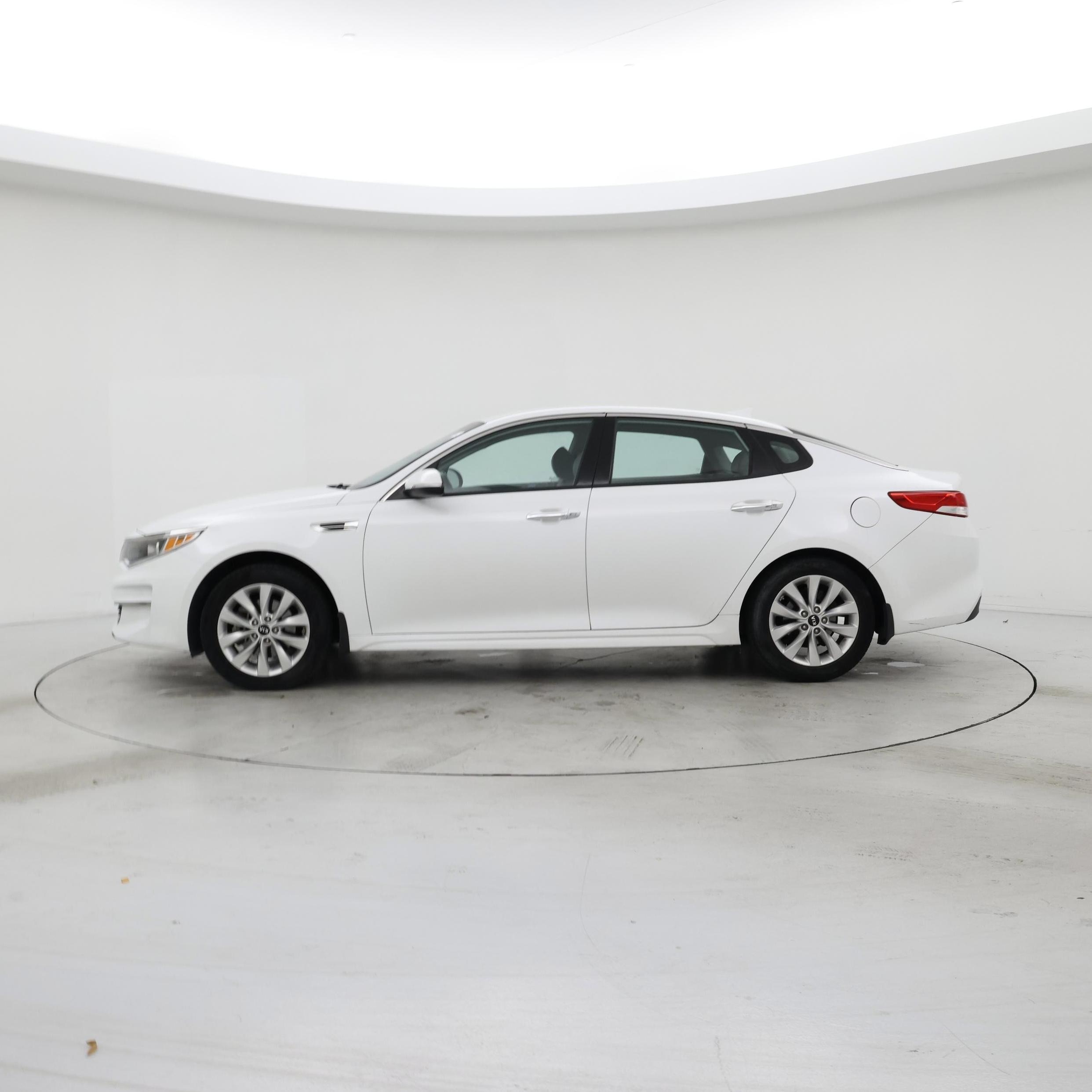 Thumbnail: 2018 Kia Optima - 3