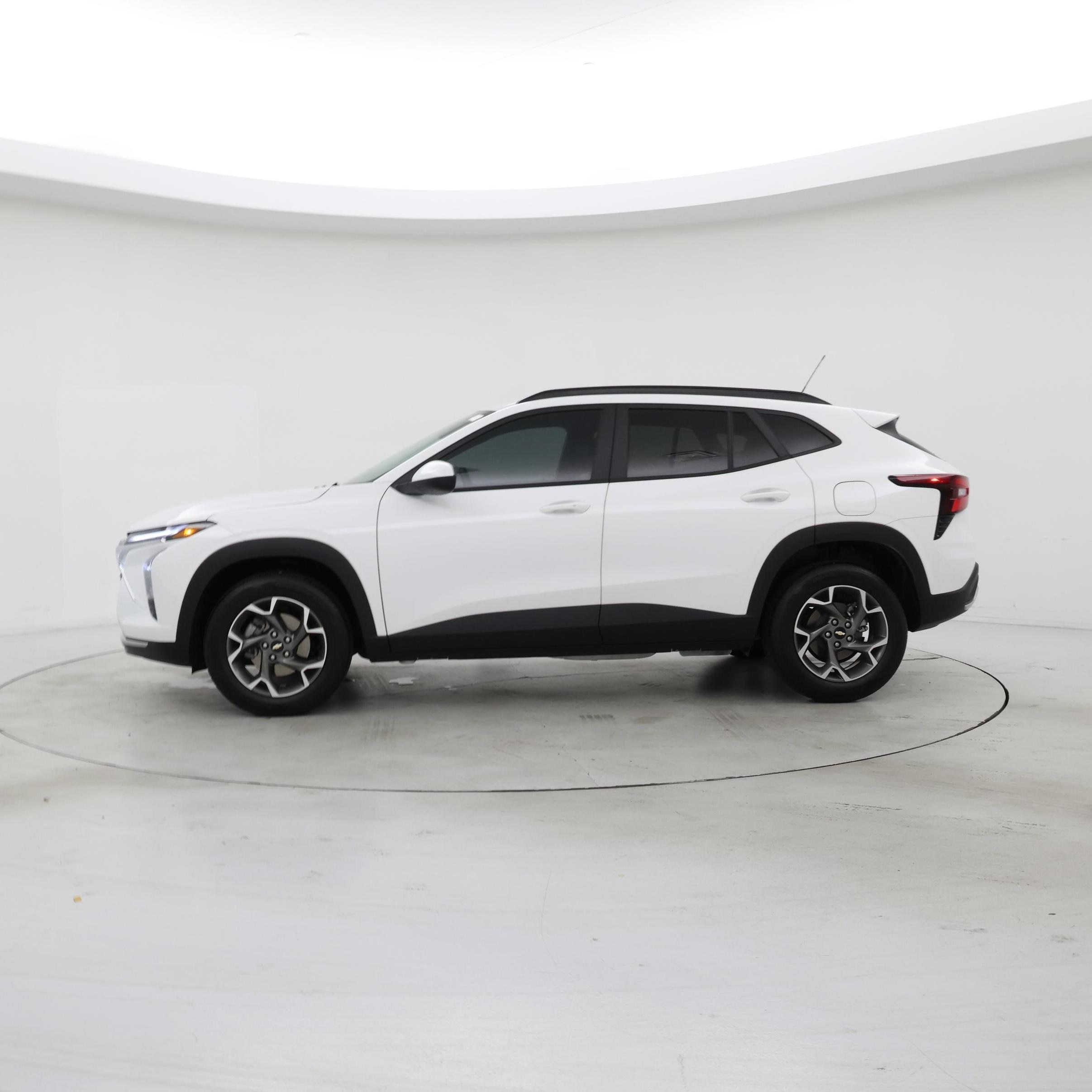 Thumbnail: 2025 Chevrolet Trax - 3