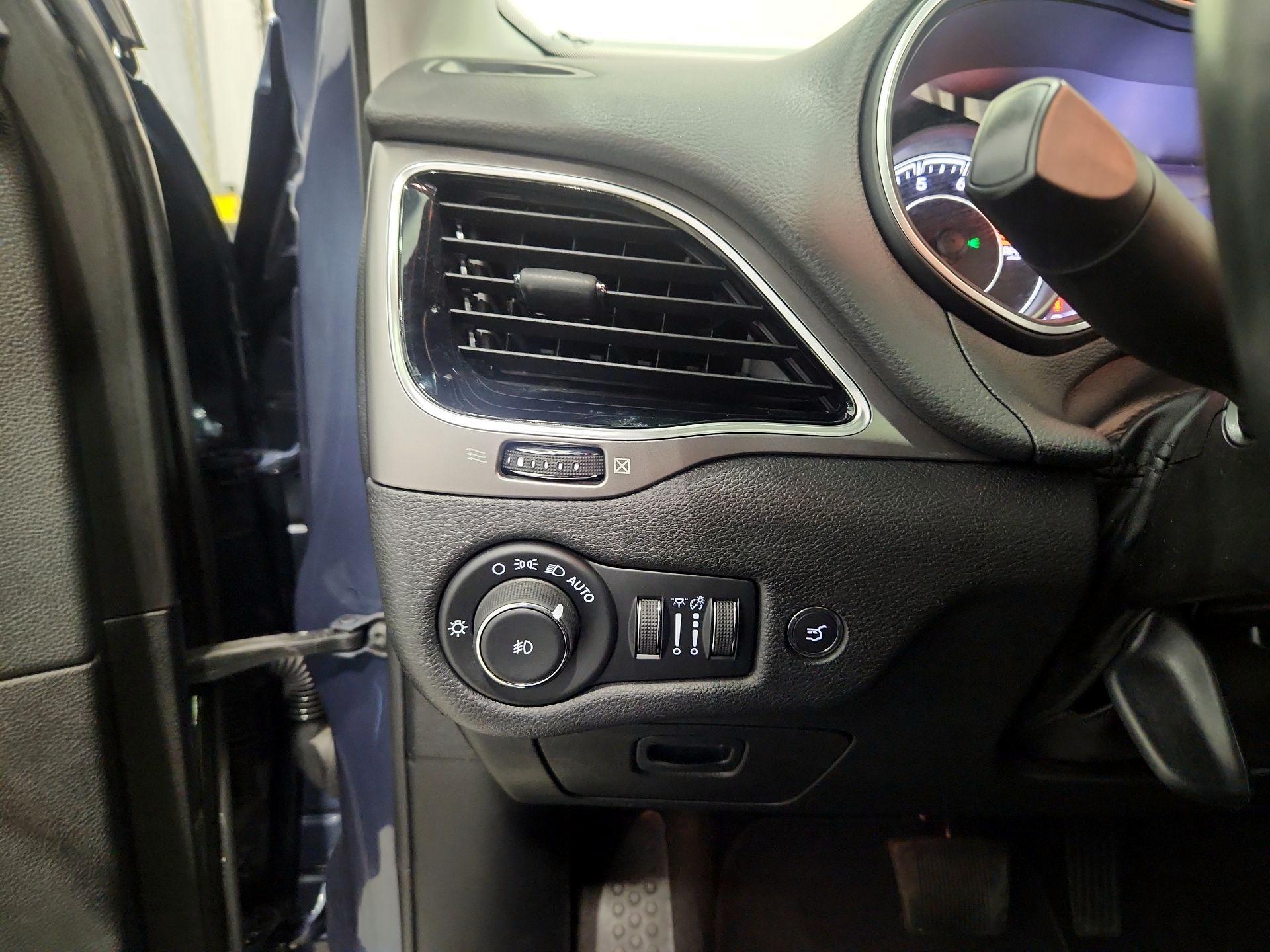 Thumbnail: 2021 Jeep Cherokee - 13