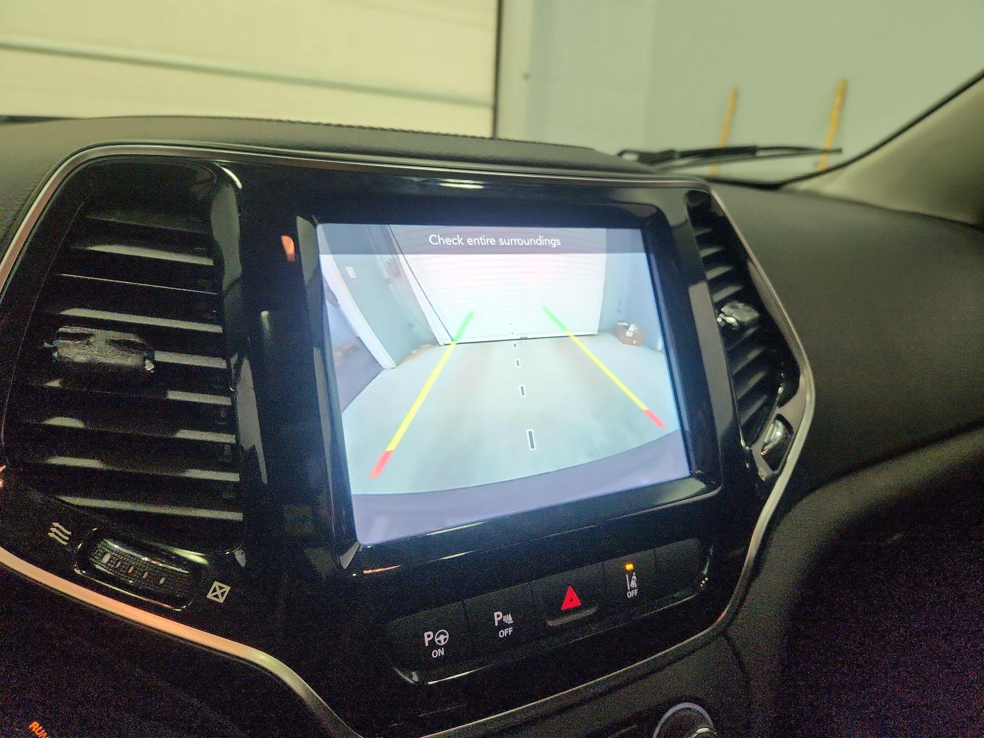 Thumbnail: 2021 Jeep Cherokee - 14