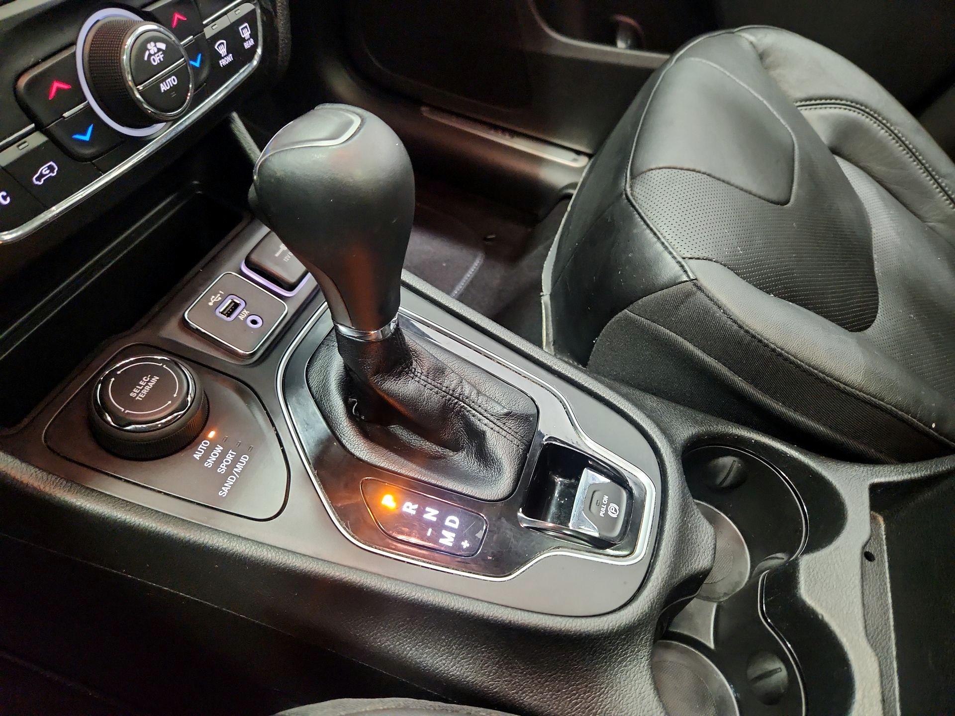 Thumbnail: 2021 Jeep Cherokee - 17