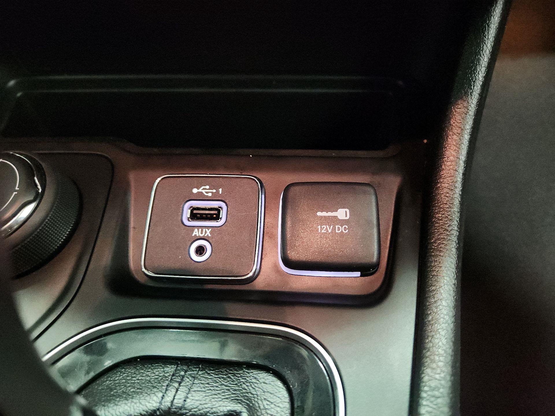 Thumbnail: 2021 Jeep Cherokee - 18