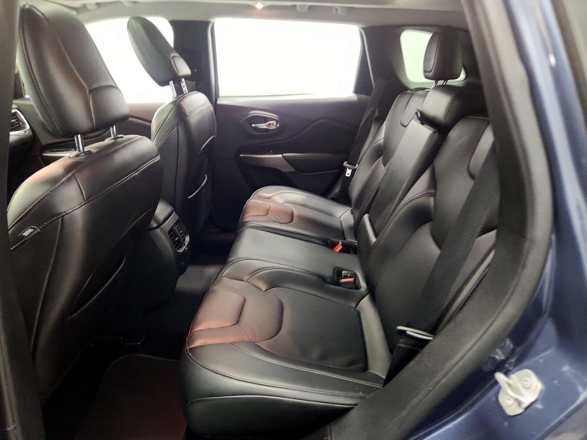 Thumbnail: 2021 Jeep Cherokee - 20