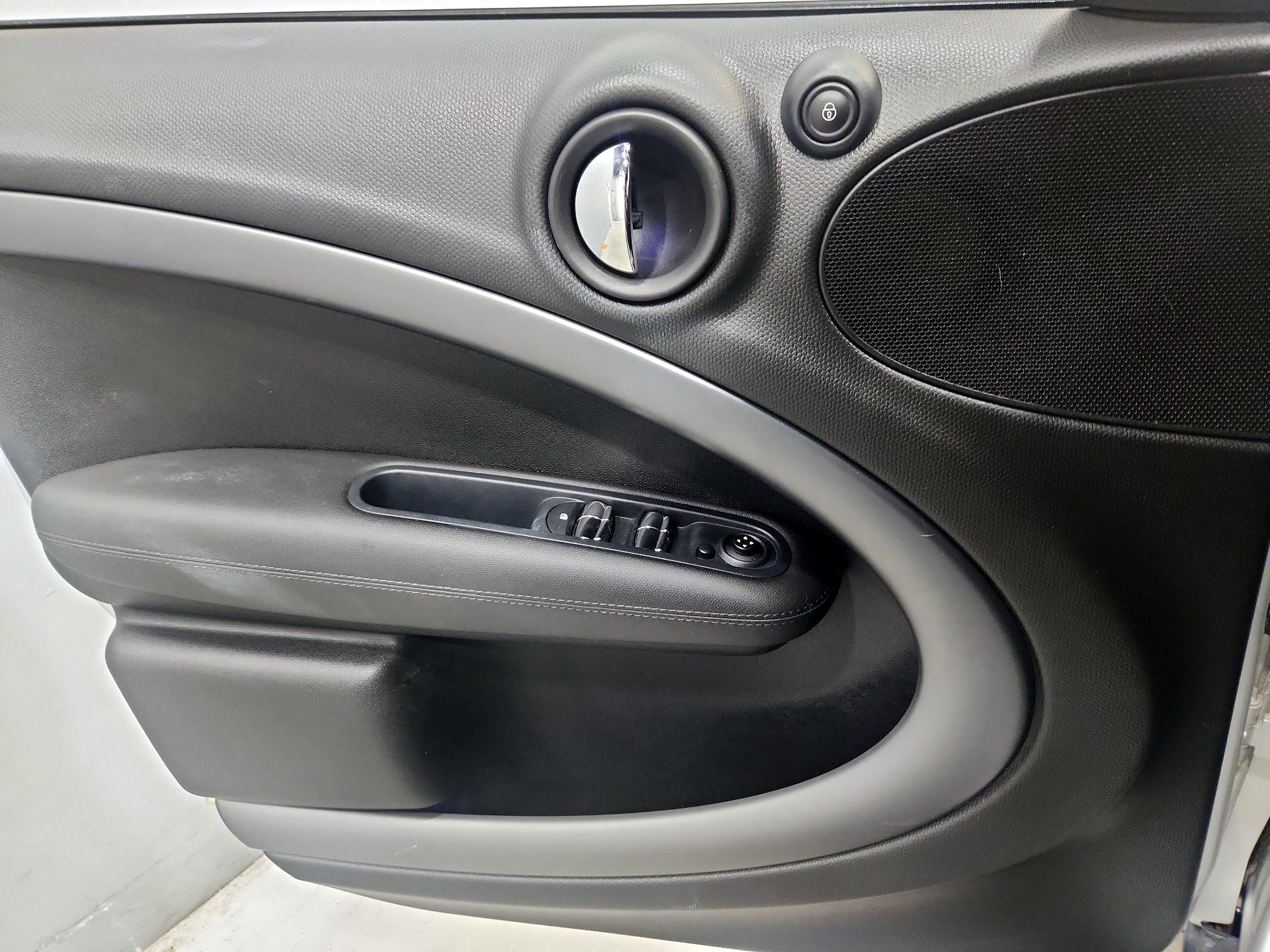 Thumbnail: 2015 MINI Cooper Countryman - 12