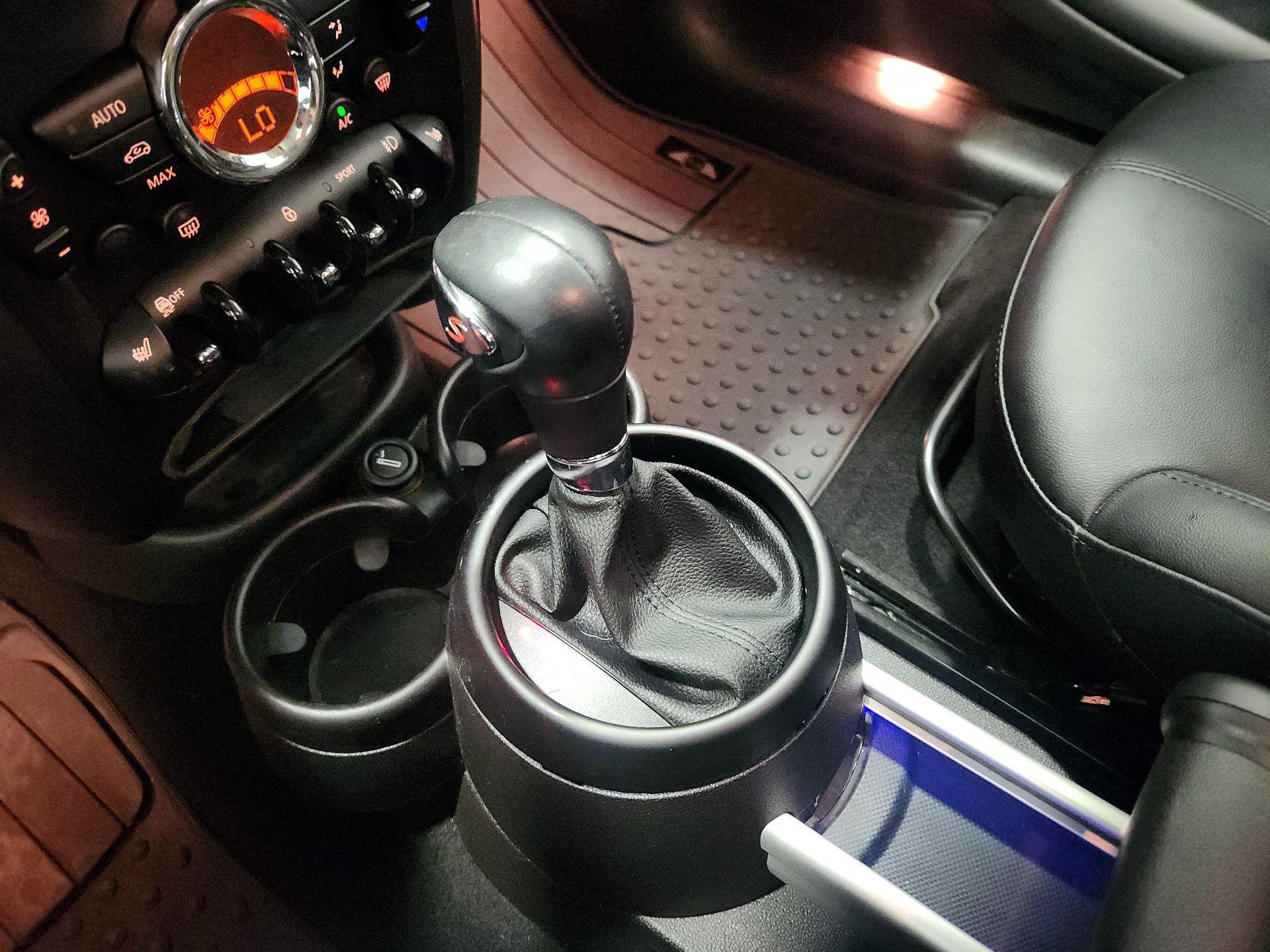 Thumbnail: 2015 MINI Cooper Countryman - 15