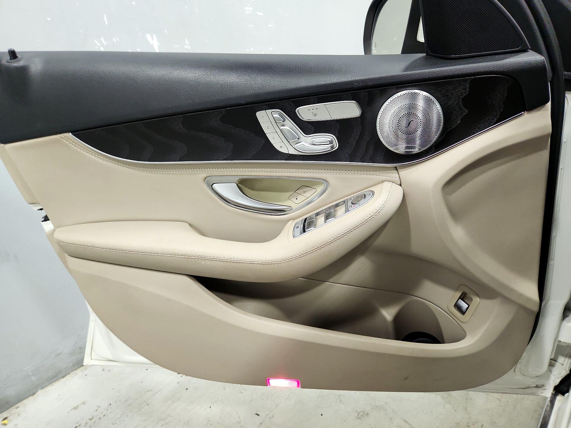 Thumbnail: 2015 Mercedes-Benz C-Class - 12