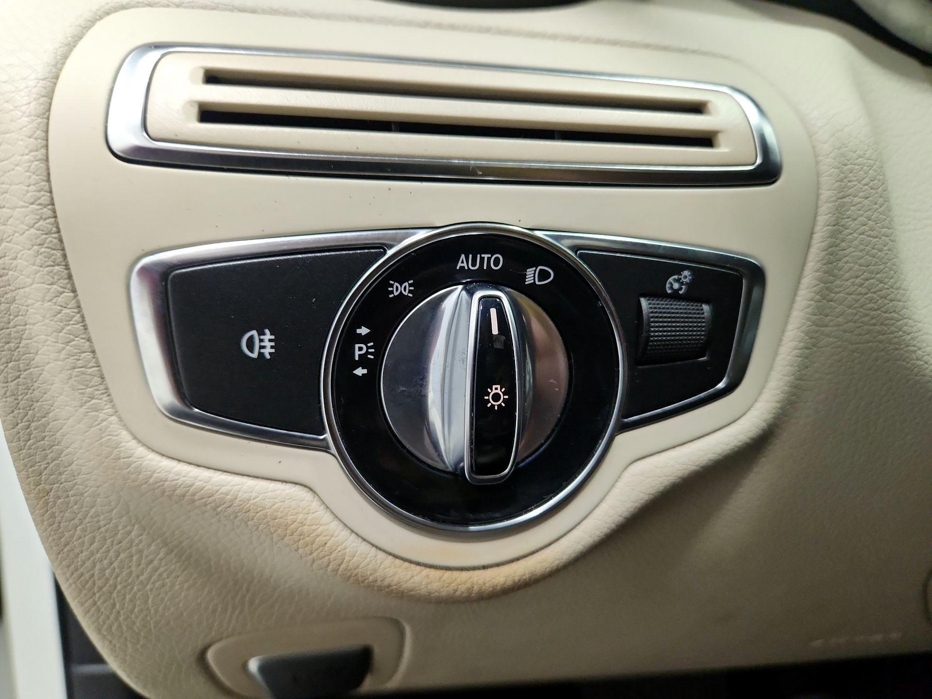 Thumbnail: 2015 Mercedes-Benz C-Class - 13