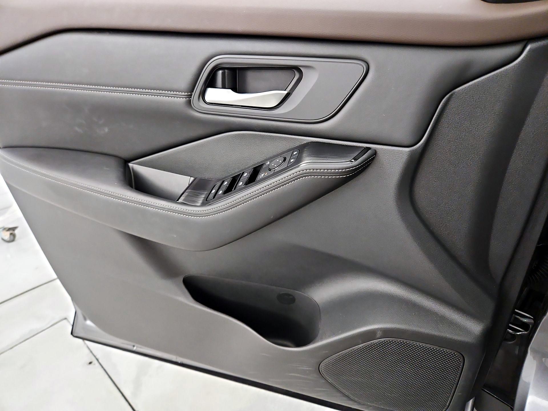 Thumbnail: 2022 Nissan Rogue - 12