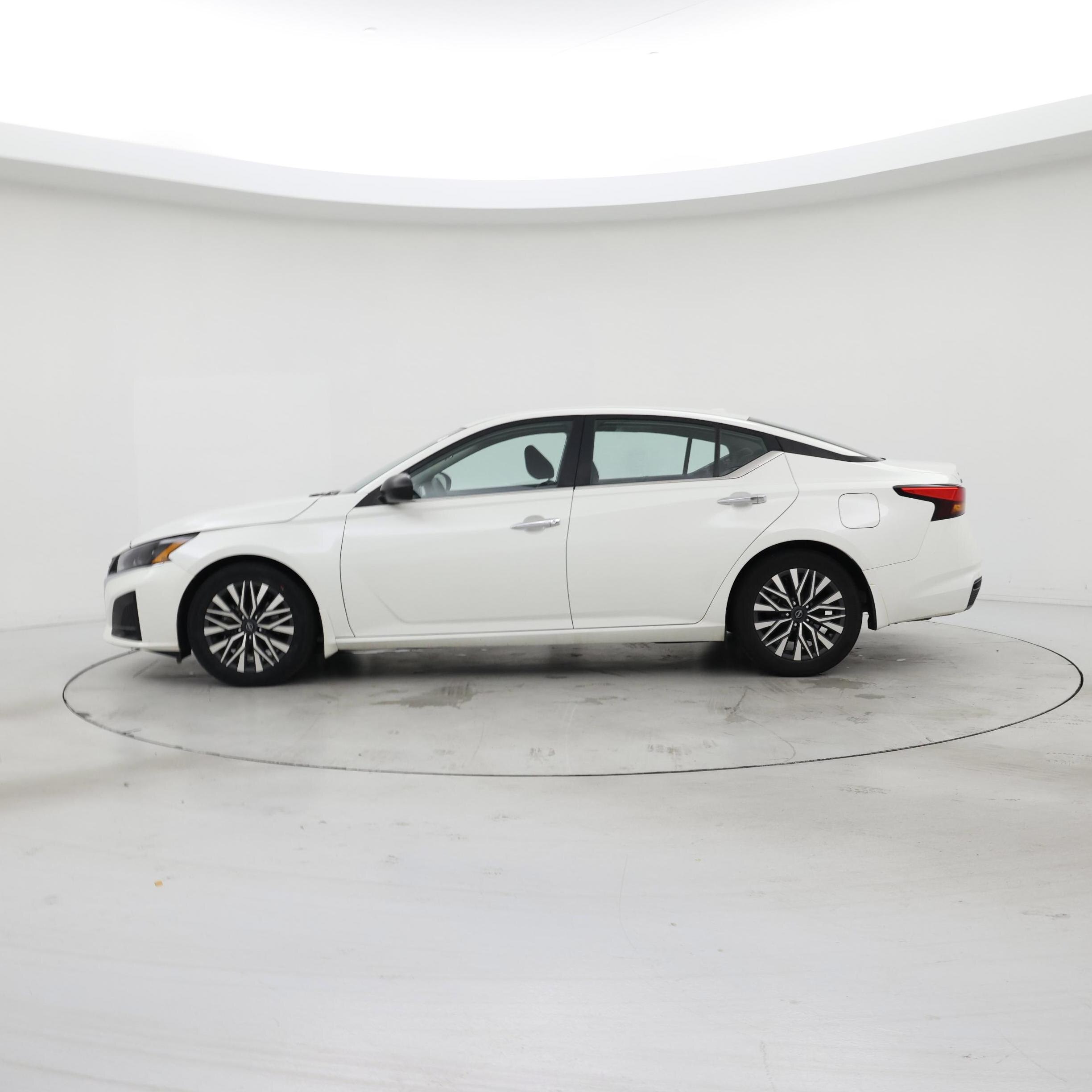 Thumbnail: 2024 Nissan Altima - 3