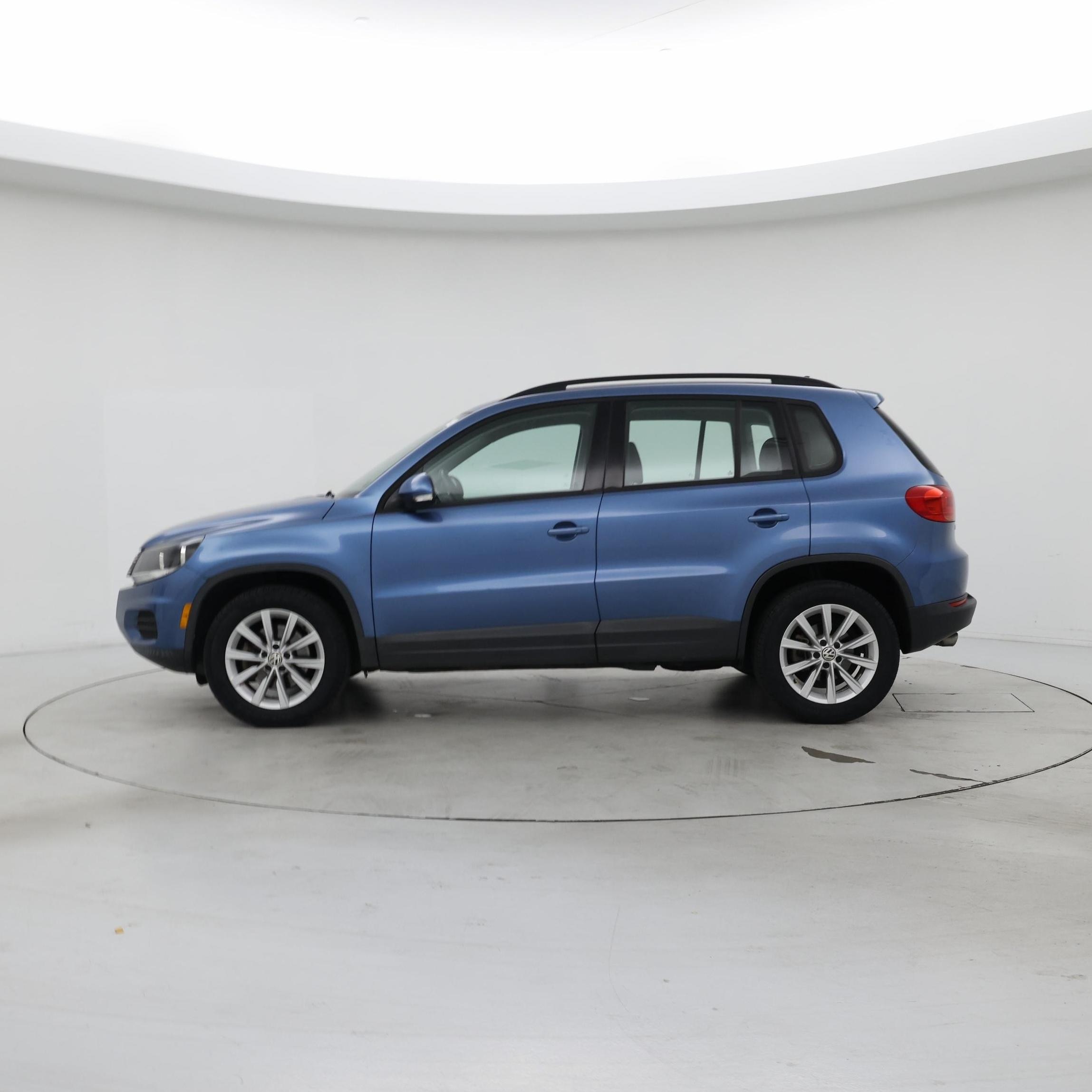 Thumbnail: 2017 Volkswagen Tiguan - 3