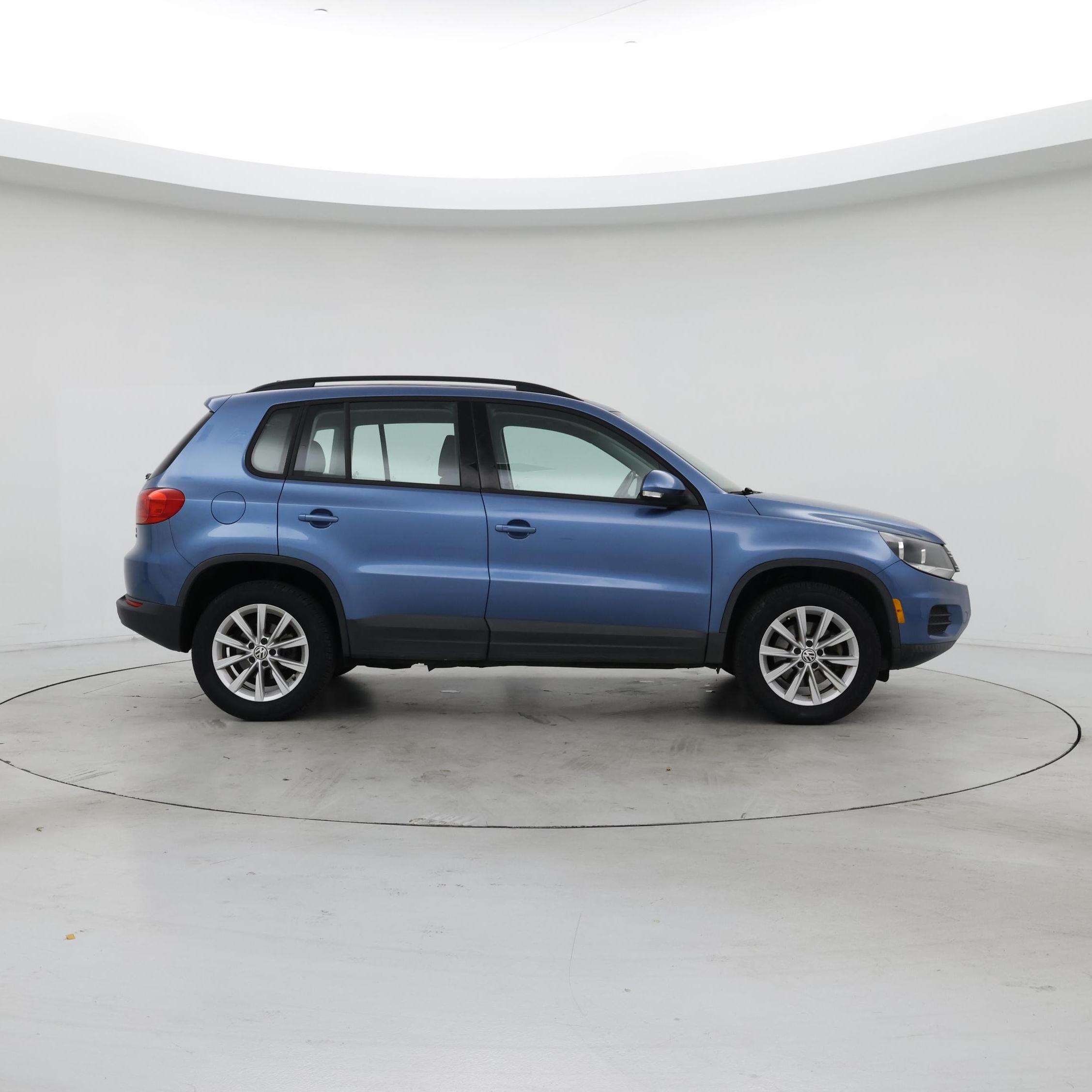 Thumbnail: 2017 Volkswagen Tiguan - 7
