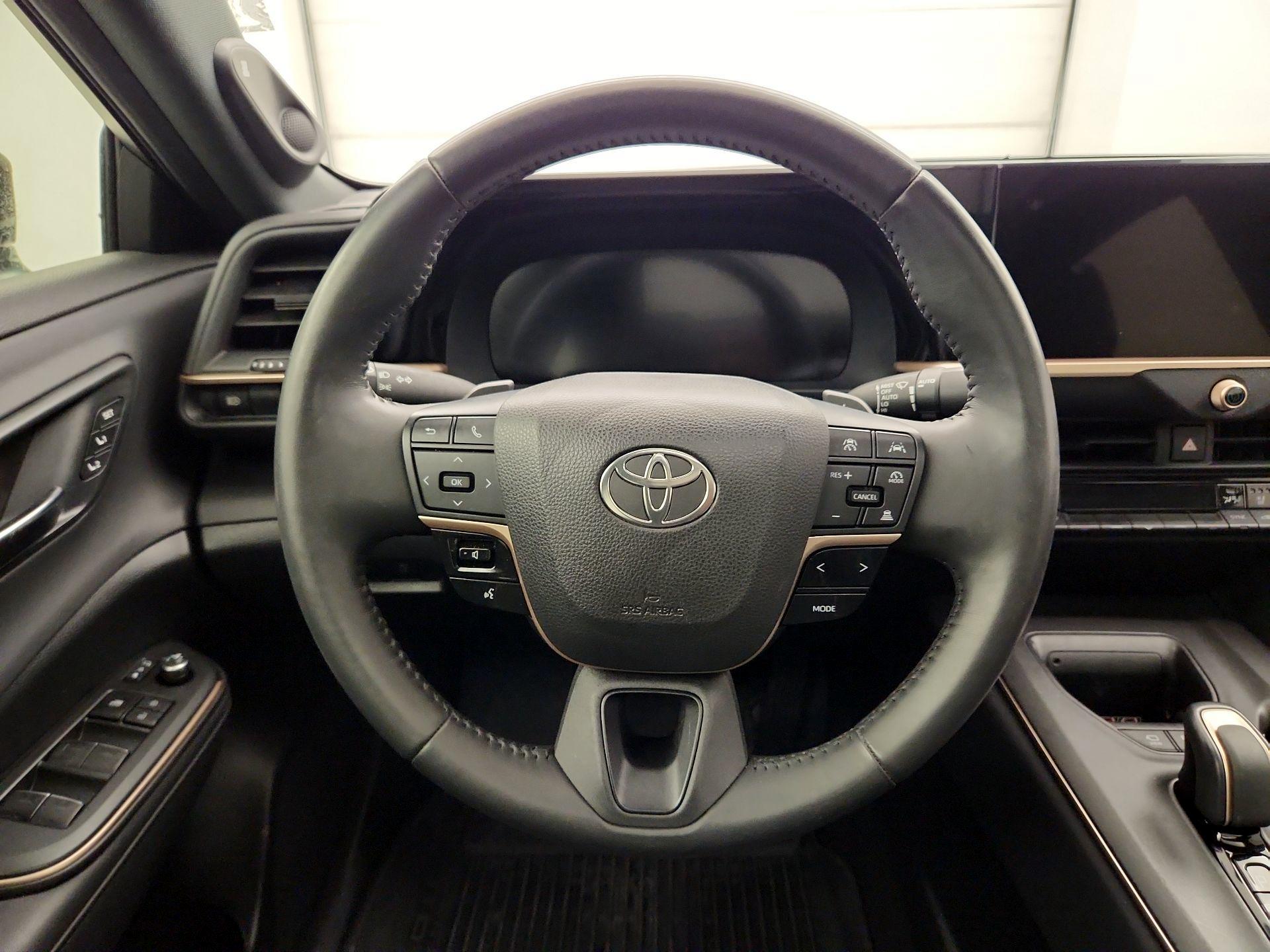 Thumbnail: 2023 Toyota Crown - 10