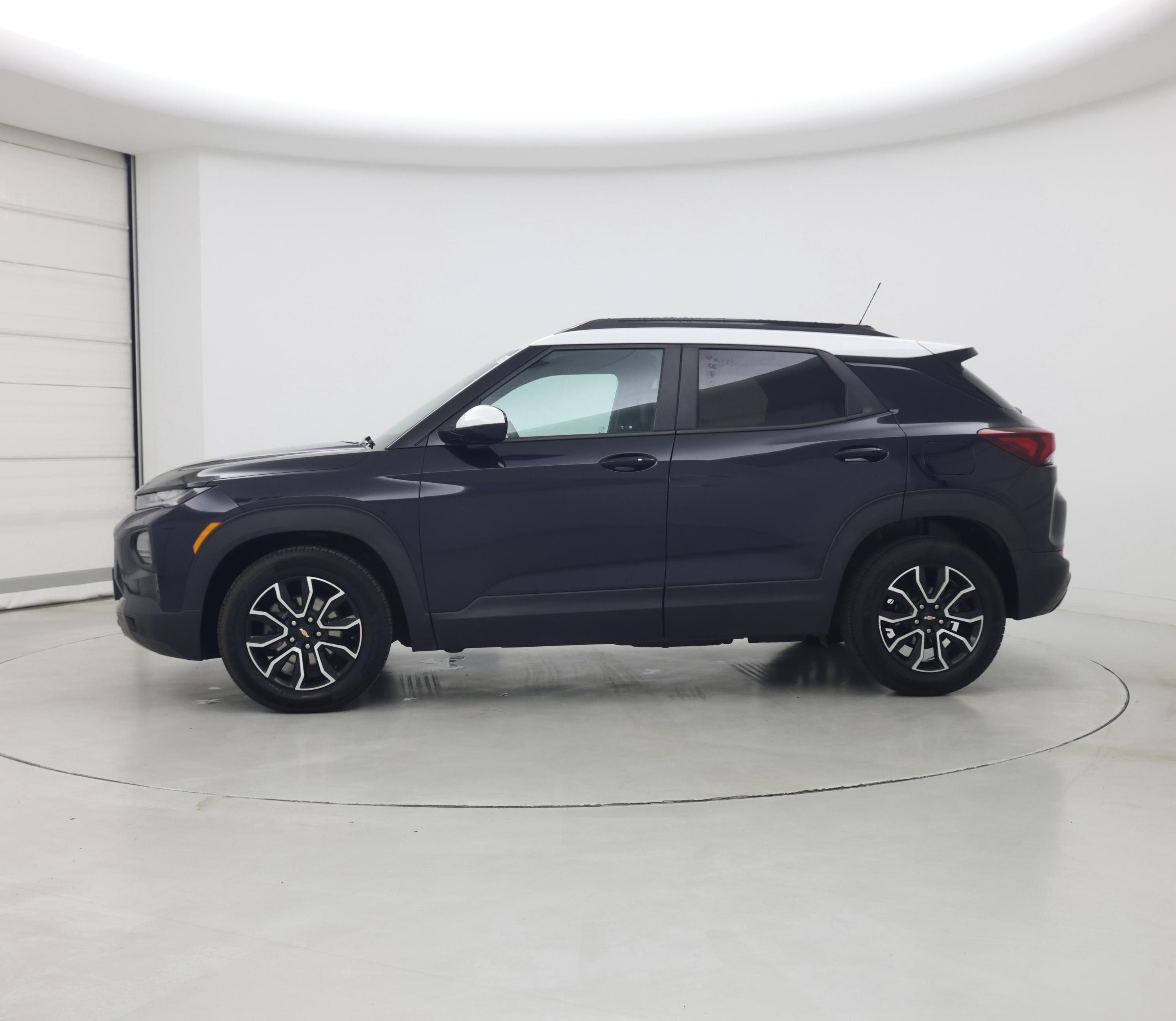 Thumbnail: 2021 Chevrolet TrailBlazer - 3