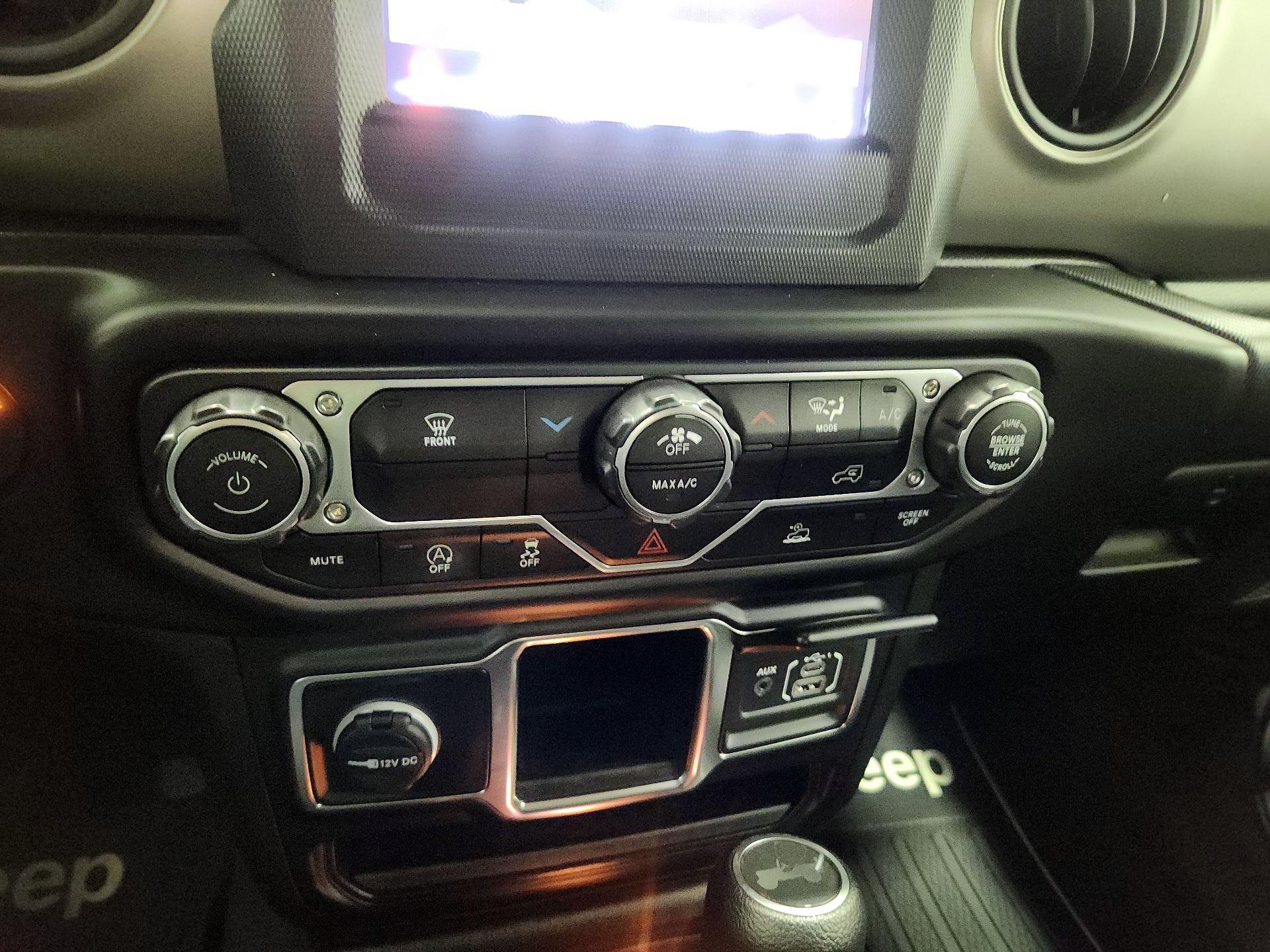 Thumbnail: 2022 Jeep Wrangler - 16